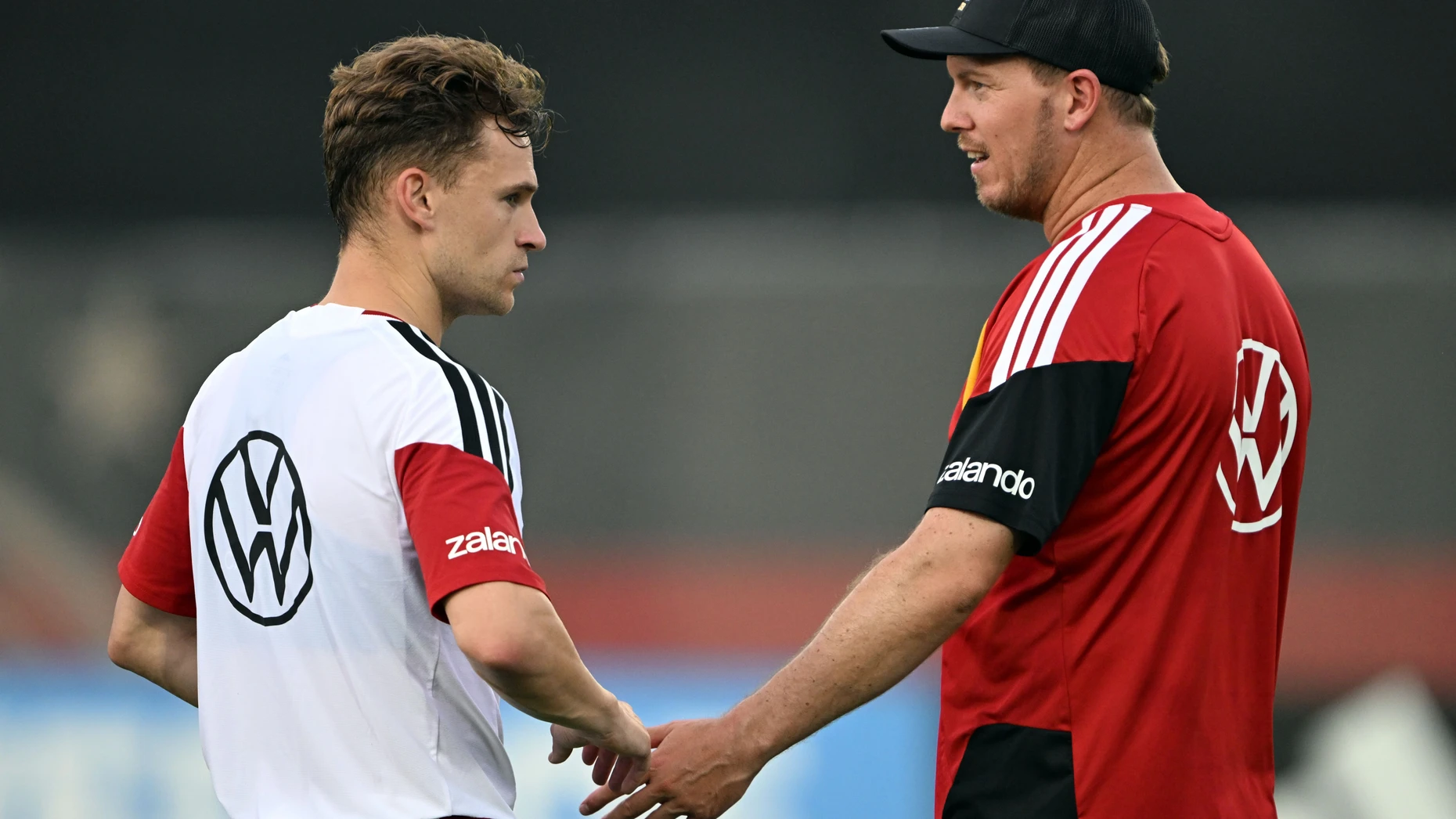 Hand in Hand ins Achtelfinale? Kapitän Kimmich und sein Nationaltrainer Nagelsmann.
