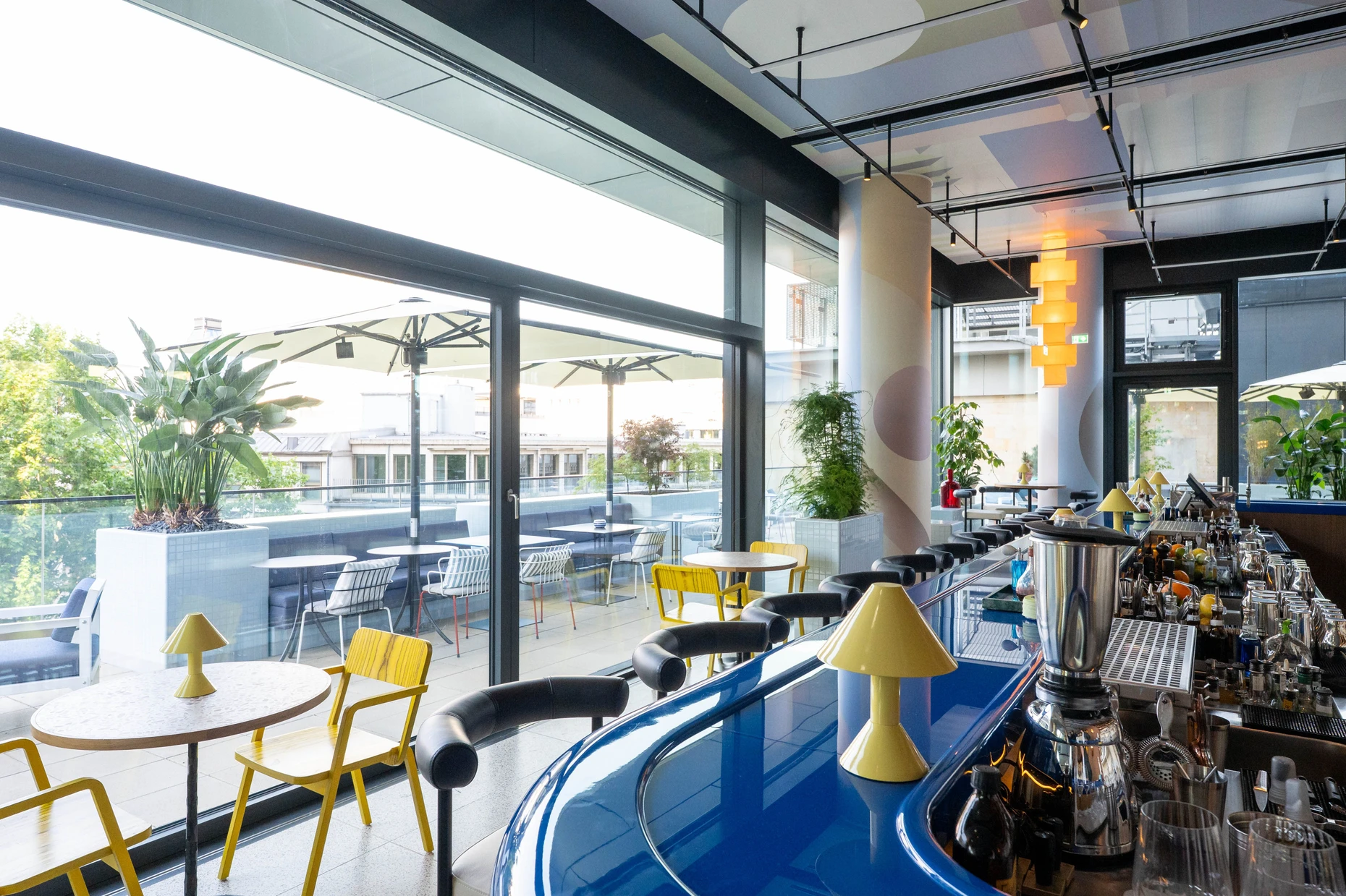 Im „Four“: Rooftop Bar des Restaurants Lazuli im Kimpton Hotel im Hochhauskomolex „Four“
