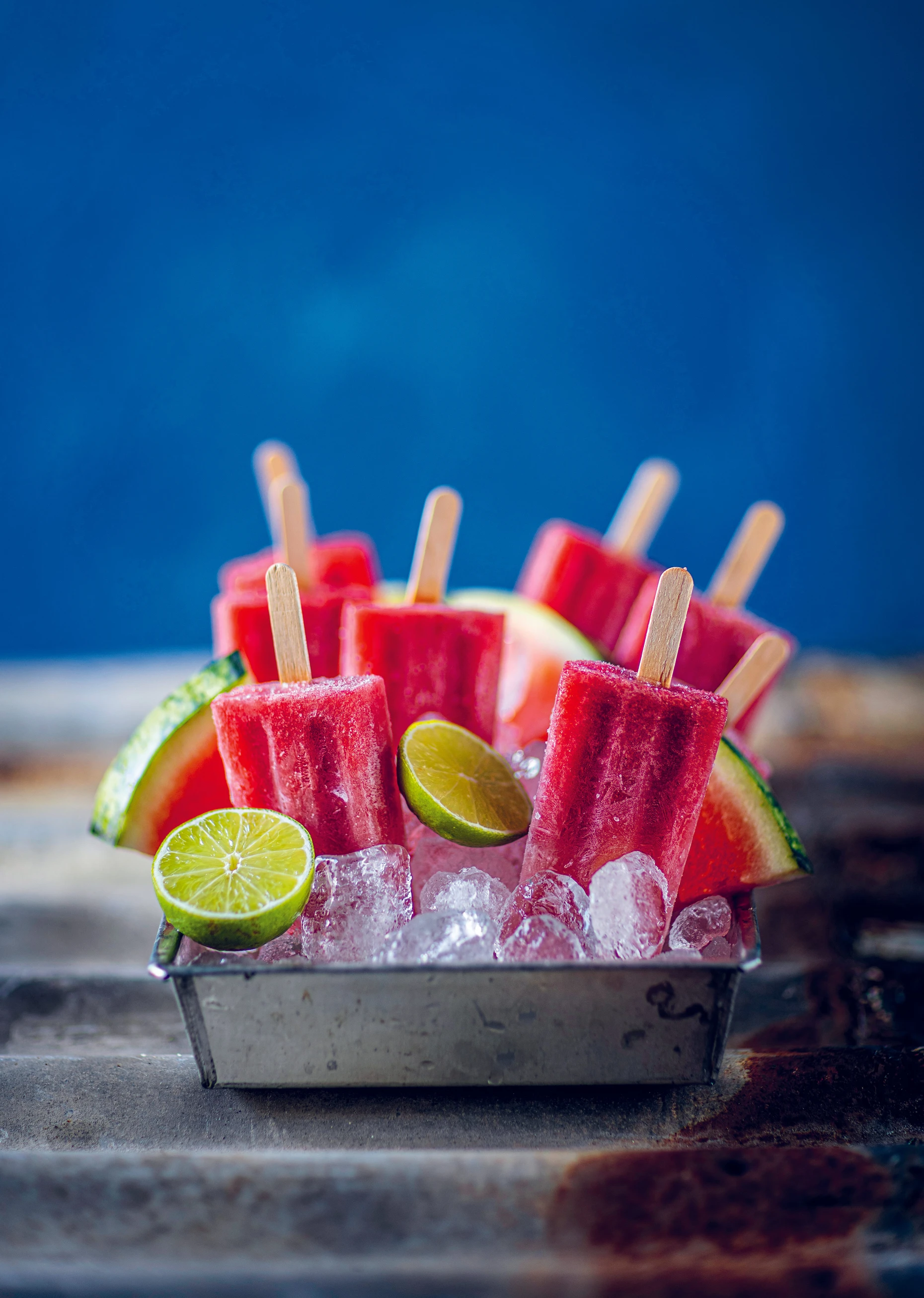 Paletas lassen sich so gut wie aus jeder Frucht herstellen. Wie wäre es zum Beispiel mit dem Geschmack eisgekühlter Wassermelone?