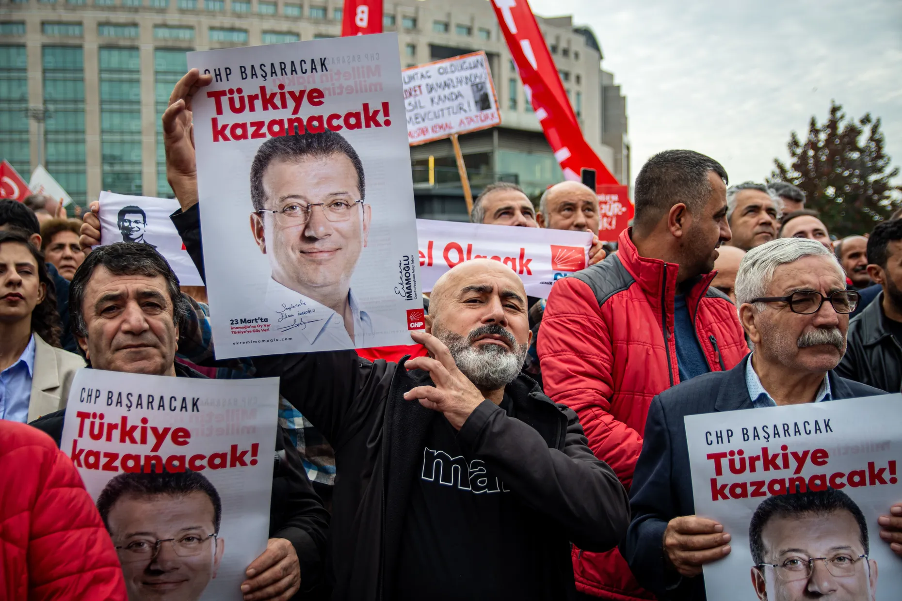 Anhänger von Ekrem Imamoglu am 26. Oktober 2025 in Istanbul