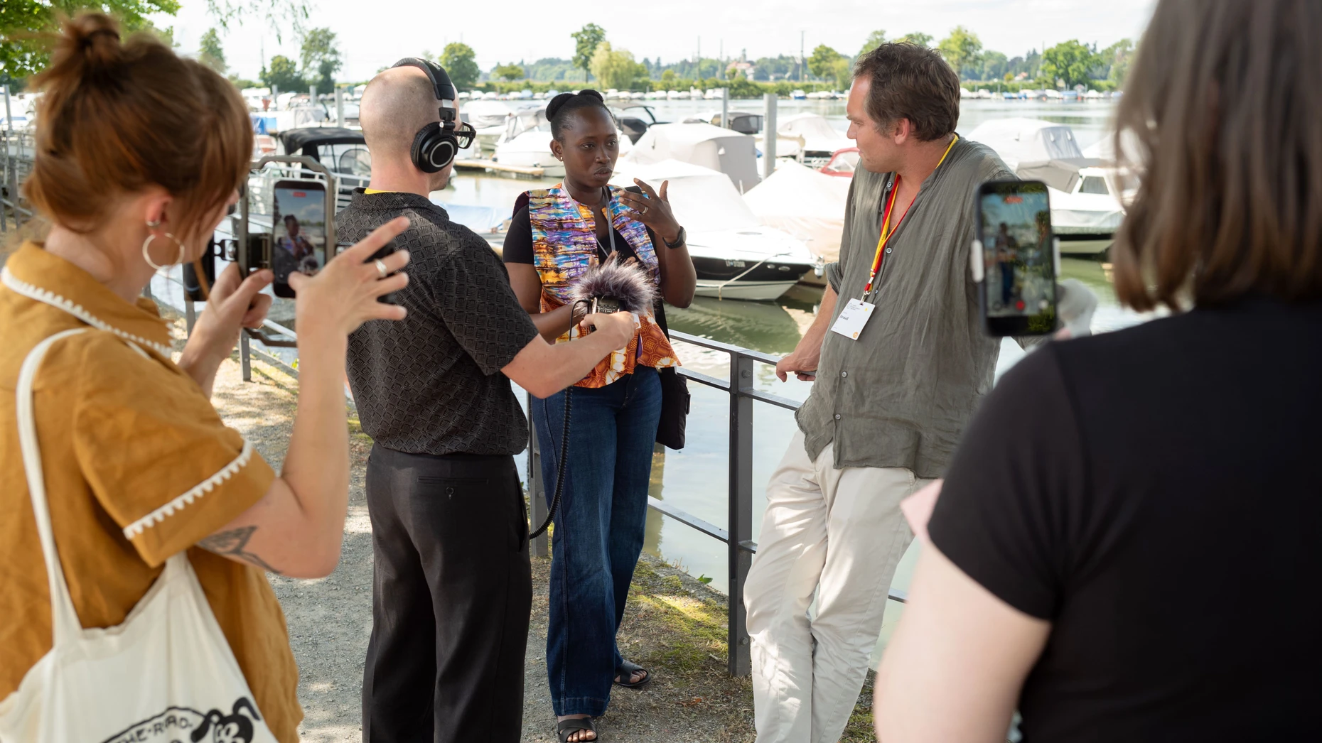 Gespräch und Spaziergang von F.A.Z.-Redakteur Simon Strauss mit der Nachwuchswissenschaftlerin Moyinoluwa Oreoluwa Akintunde anlässlich des 75th Lindau Nobel Laureate Meetings, dem Nobelpreisträgertreffen in Lindau am Bodensee, am 29.06.2026.