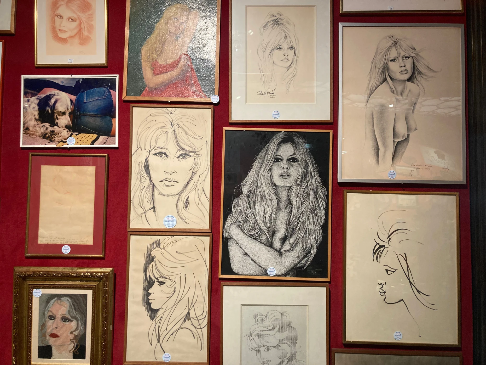 Mehr oder weniger gut getroffen: Bilder von Brigitte Bardot, die in Paris versteigert wurden