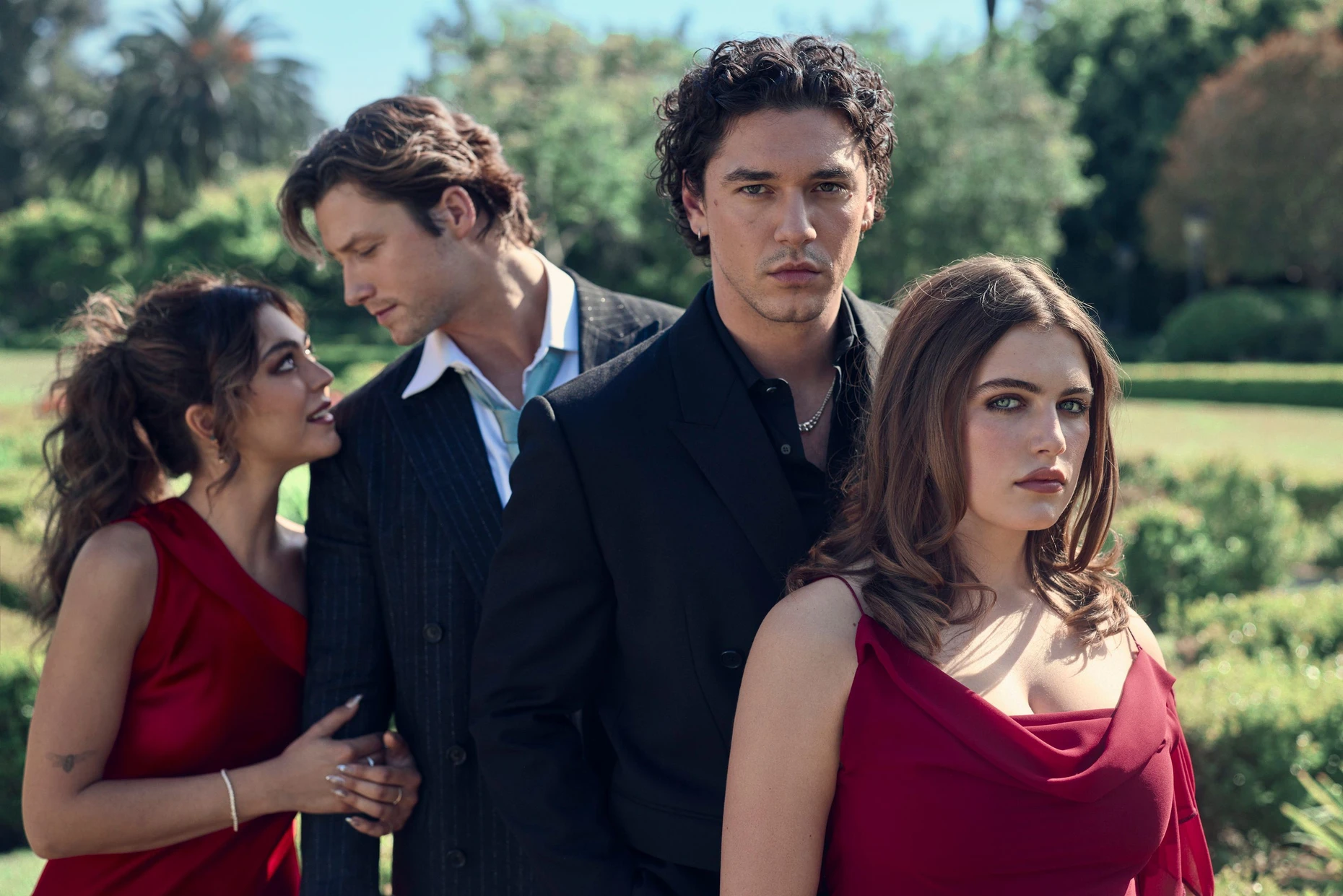 Es gibt nicht nur einen, sondern gleich zwei romantische Plots in einer kurzen Staffel.