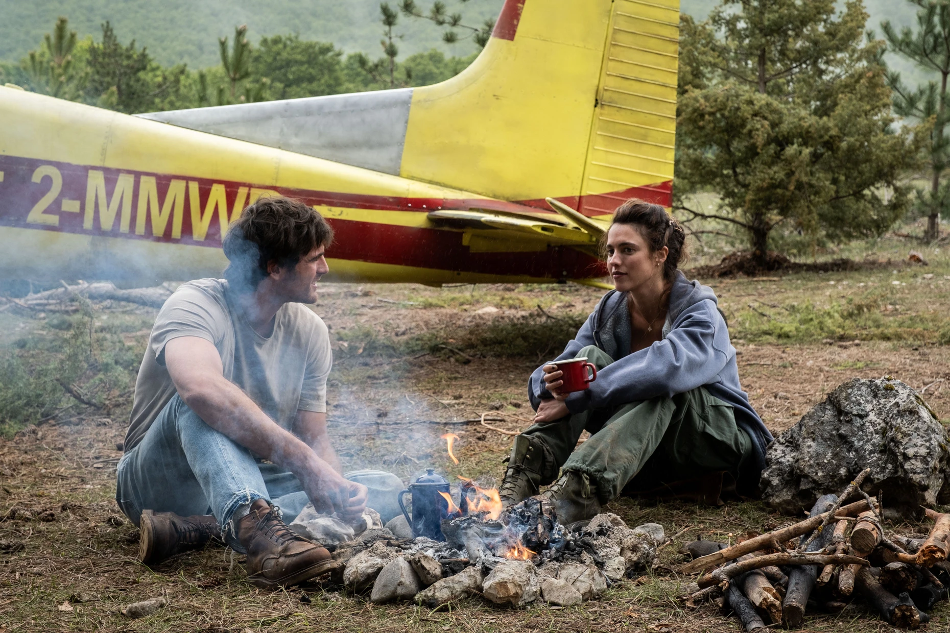 Jacob Elordi als Hig undMargaret Qualley als Cima in „Das Ende der Sterne“