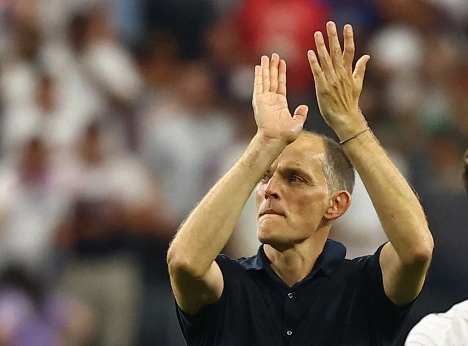 Starker WM-Start: Trainer Thomas Tuchel applaudiert den Fans