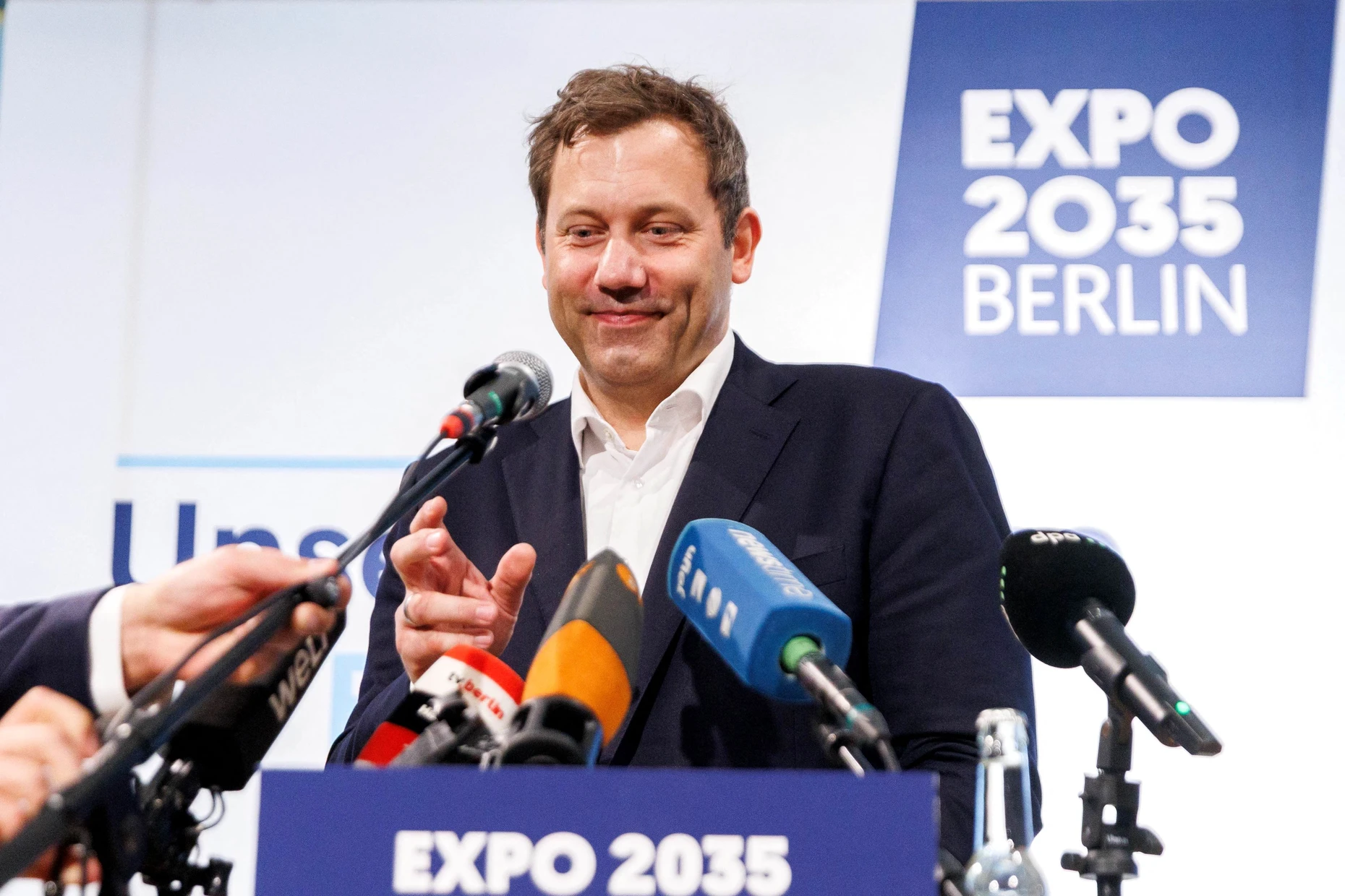 Völker der Welt, schaut 2035 wieder auf diese Stadt, aber bitte nicht früher! Bundesfinanzminister Lars Klingbeil (SPD) schwankt zwischen Versprechungen und Vertröstung.