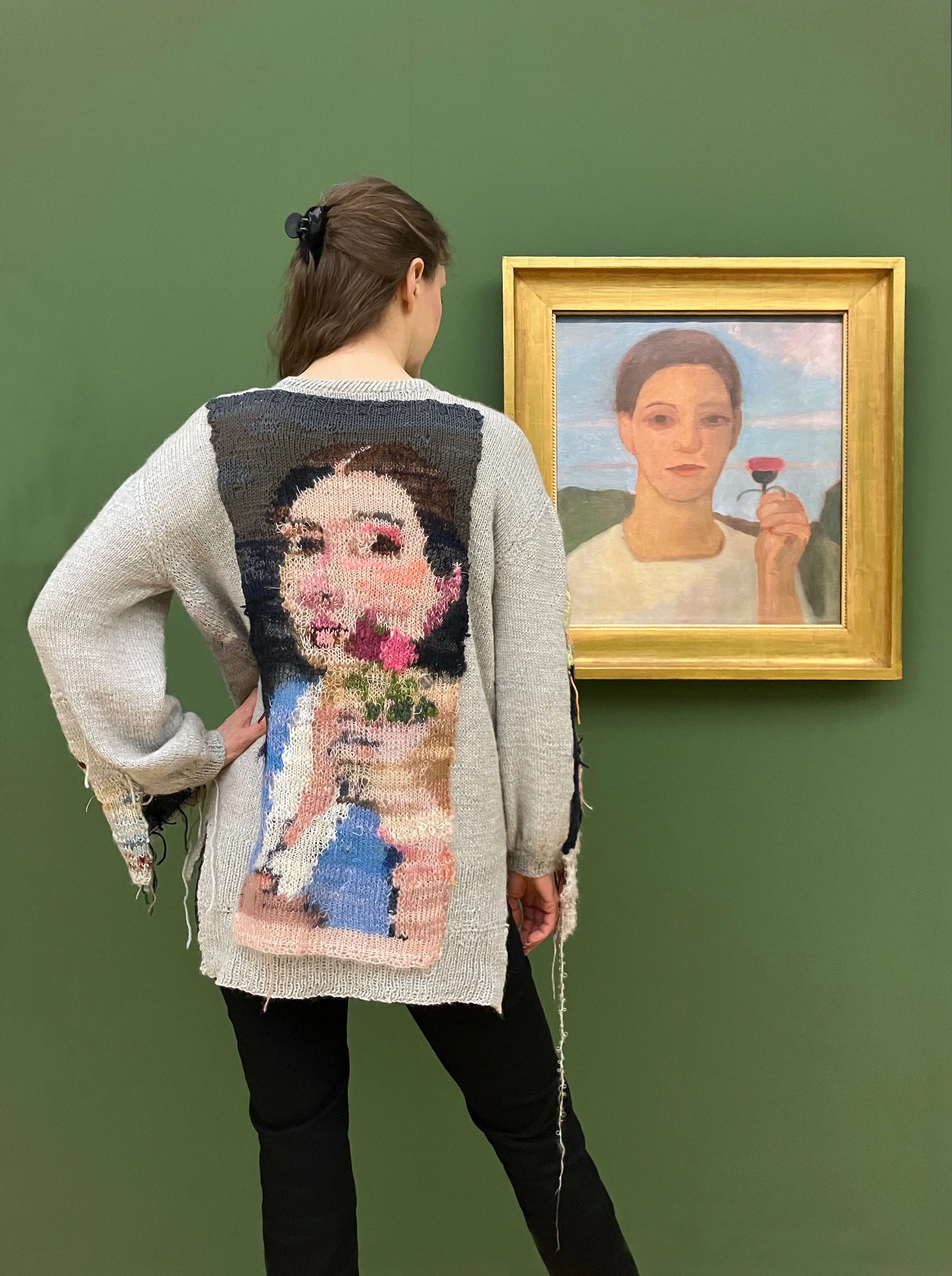 So wird die Kunst auch außerhalb von Museen betrachtet: Sibylle Springer und eines ihrer Werke.