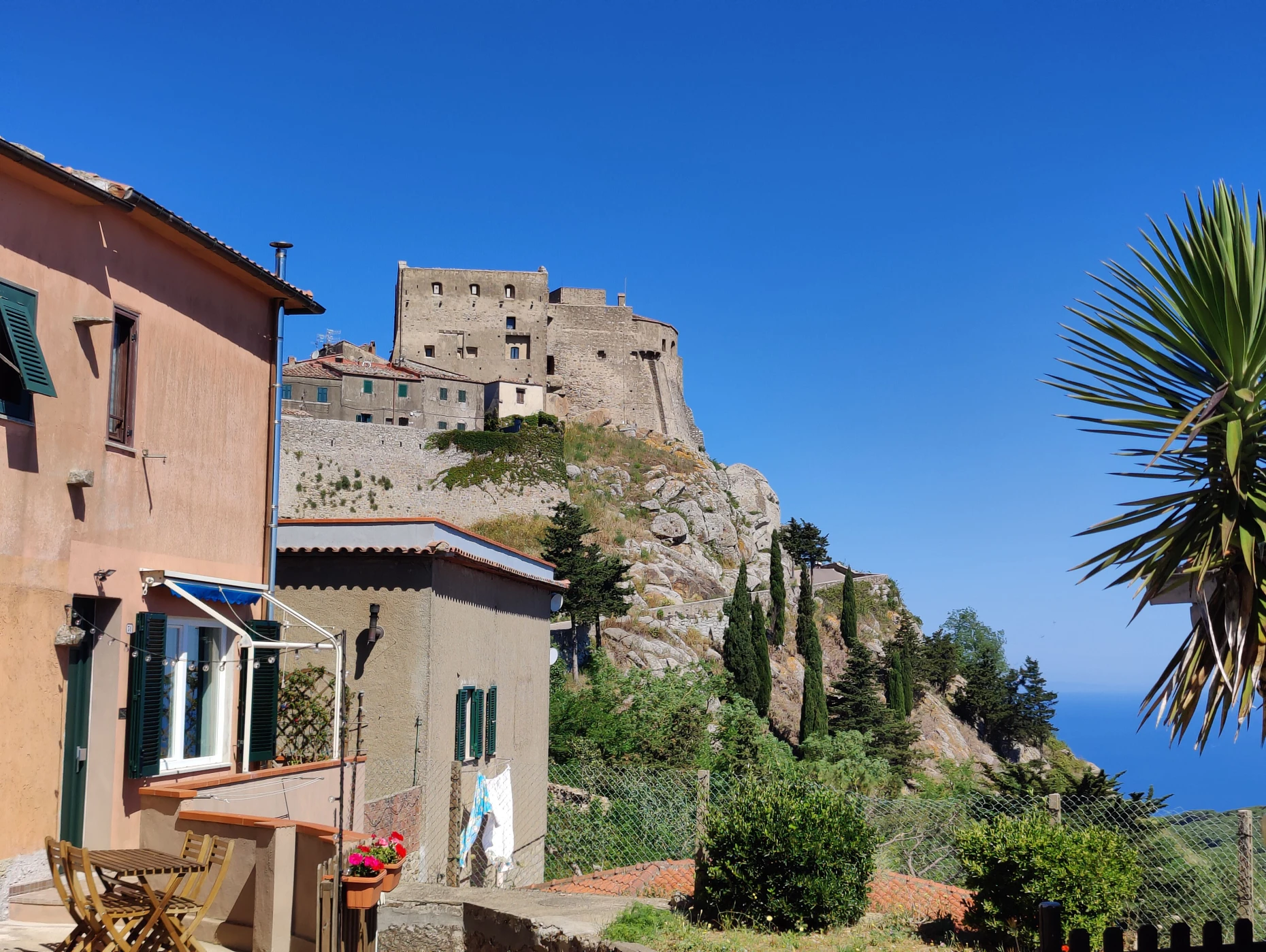 Geheimtipp für Wanderer in Italien: Von der Hacke zur Krawatte und zurück
