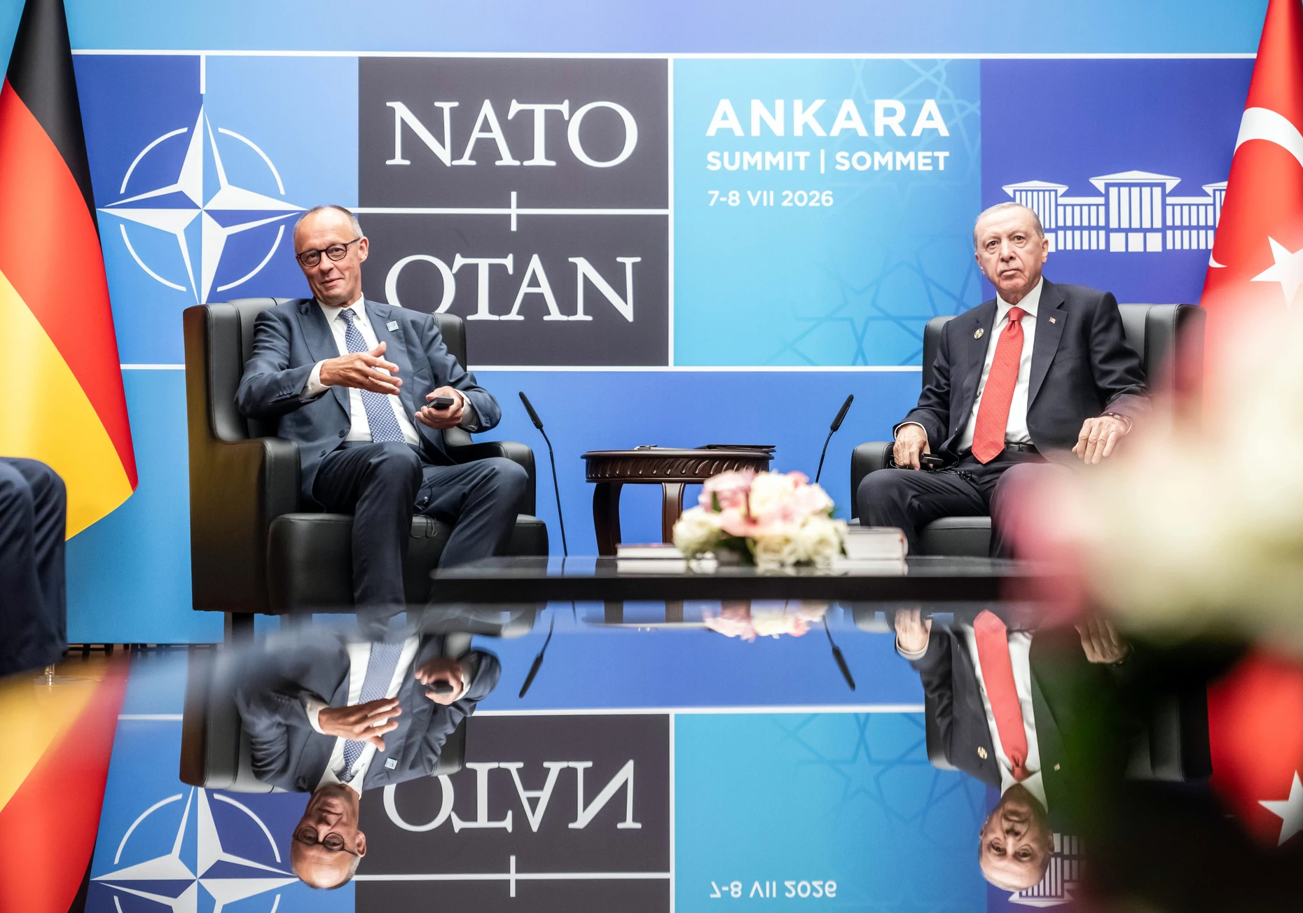 Bundeskanzler Merz und der türkische Präsident Erdoğan am 8. Juli am Rande des NATO-Gipfels in Ankara