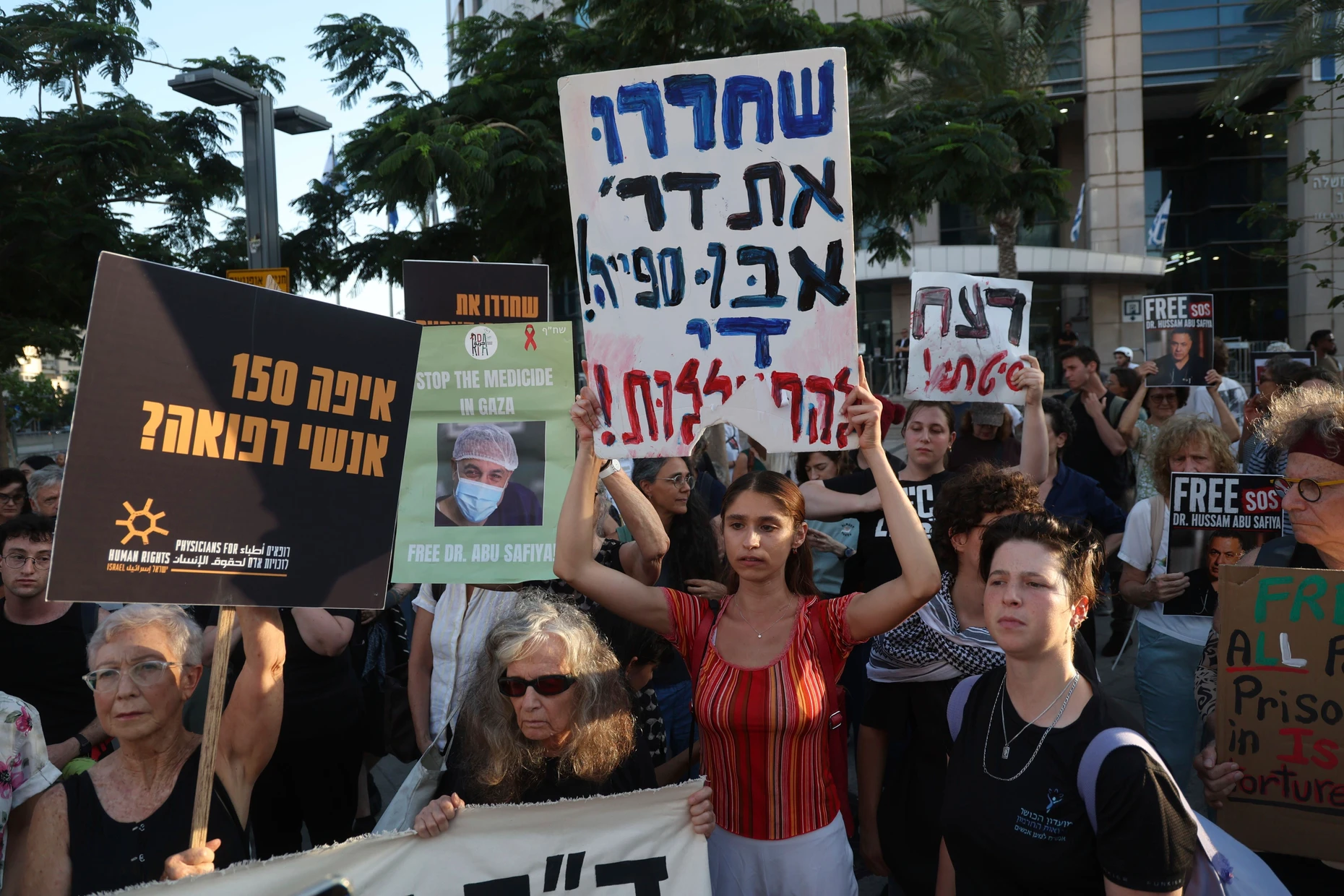 Israelis demonstrieren in Tel Aviv für die Freilassung von Abu Safiya.