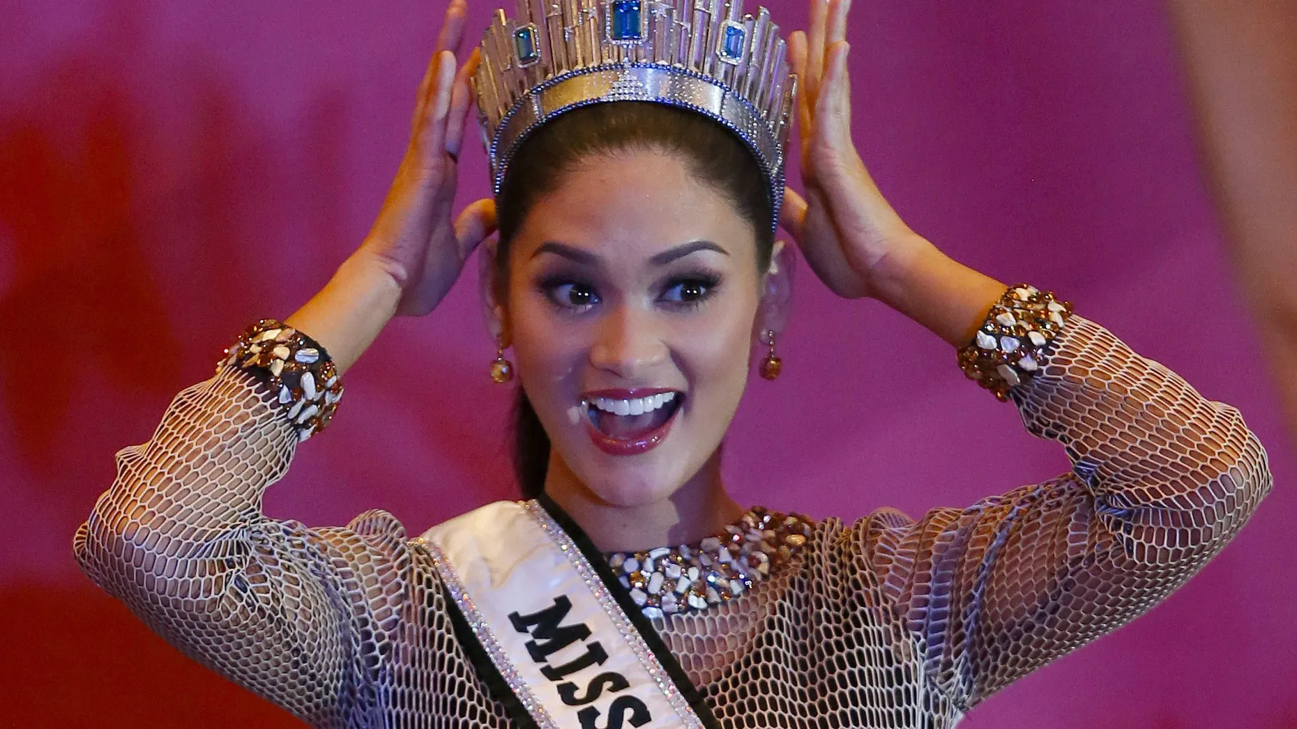 Pia Alonzo Wurtzbach, Miss Universe, will ihre Bekanntheit für den Kampf gegen Aids nutzen. Besonders in ihrer Heimat, auf den Philippinen, wolle sie der Krankheit das Stigma nehmen, sagte die Schönheitskönigin. Die deutsch-philippinische Schauspielerin und Moderatorin kündigte an, sich einem öffentlichen HIV-Test unterziehen zu wollen. „Es ist Zeit, dass jemand wie ich nach vorne tritt, und hoffentlich werden andere mir folgen“, sagte die 26 Jahre alte Miss Universe. (AFP)