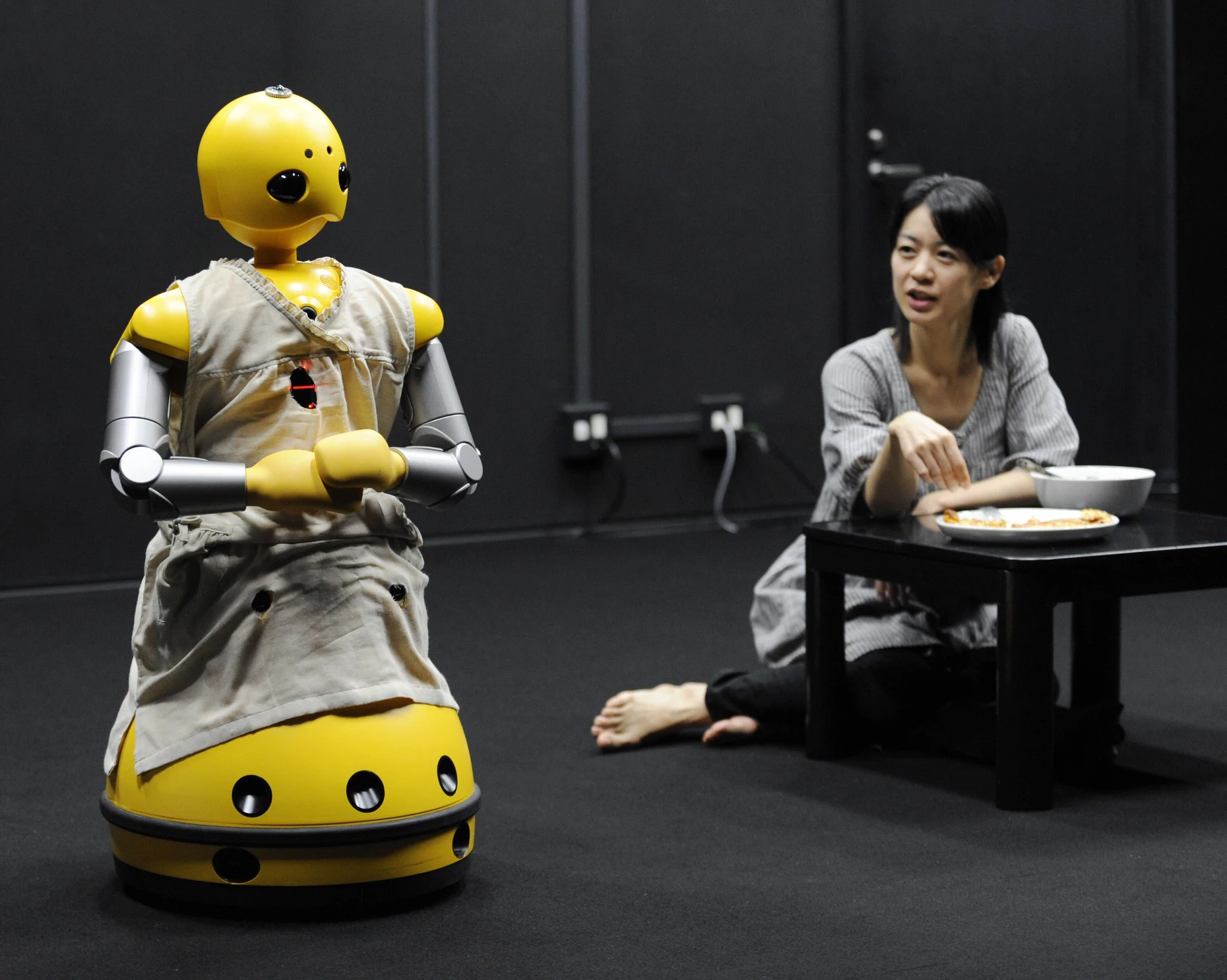 Kein Verkaufserfolg: Wakamaru von Mitsubishi Heavy Industry kam 2003 auf den Markt und spielte in Theaterstücken mit.