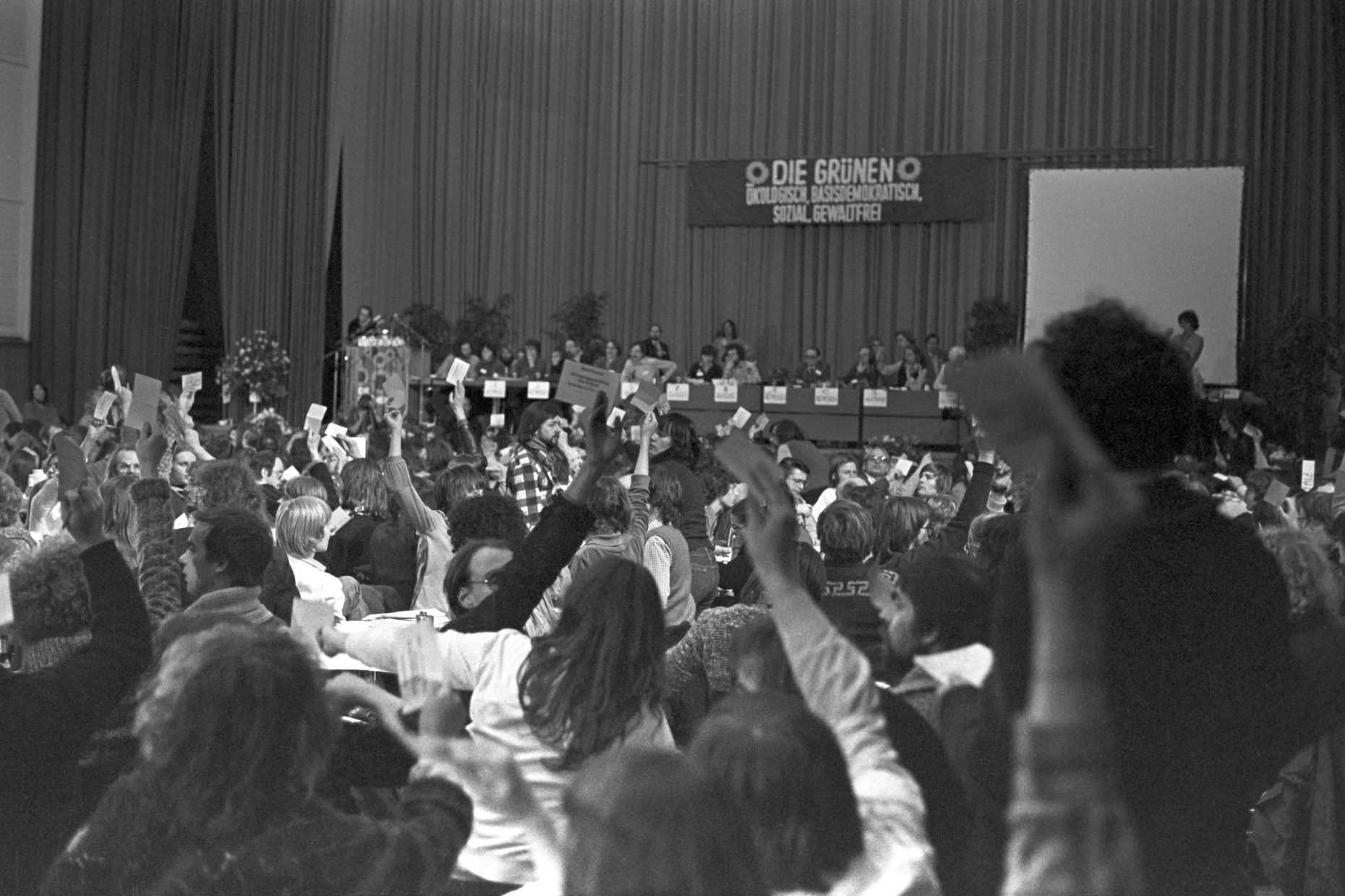 Eine Abstimmung auf dem dritten Kongress von „SPV - Die Grünen“ im Januar 1980 in Karlsruhe