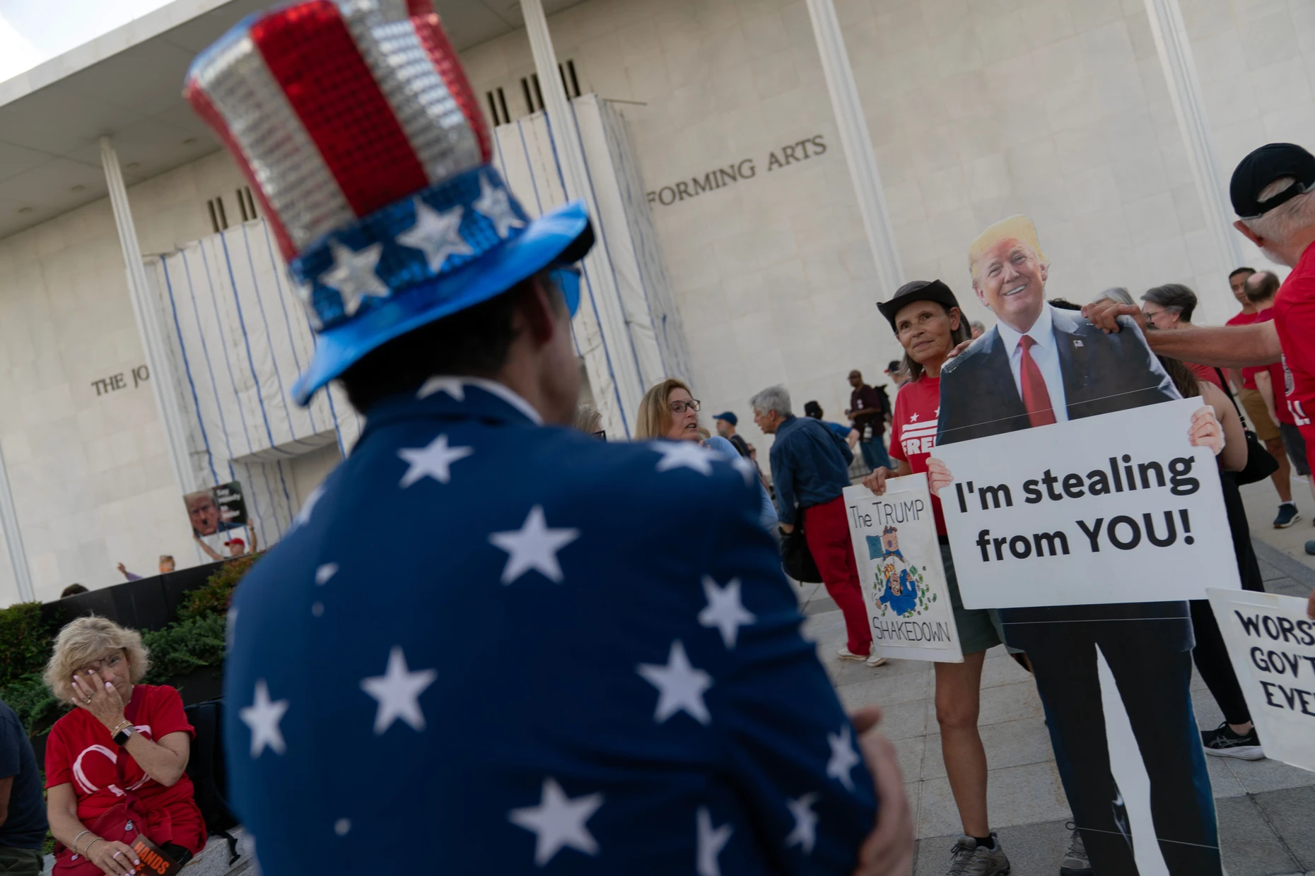 Demonstranten machen deutlich, was sie von Trump halten.