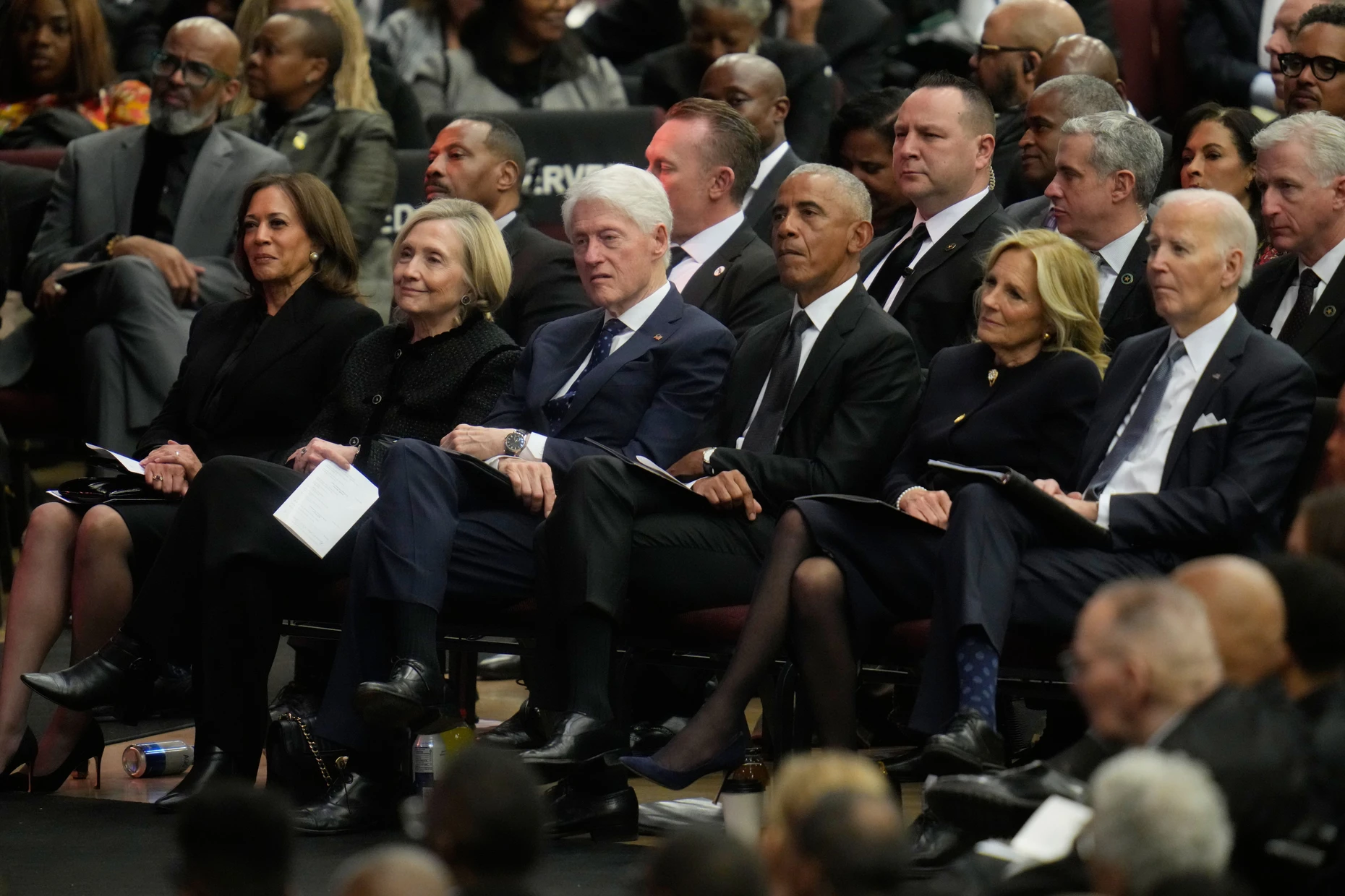 Bei der Trauerfeier für Jesse Jackson in Chicago im März: Kamala Harris (links) und Jill Biden (Zweite von rechts) scheinen sich nie so recht gemocht zu haben.