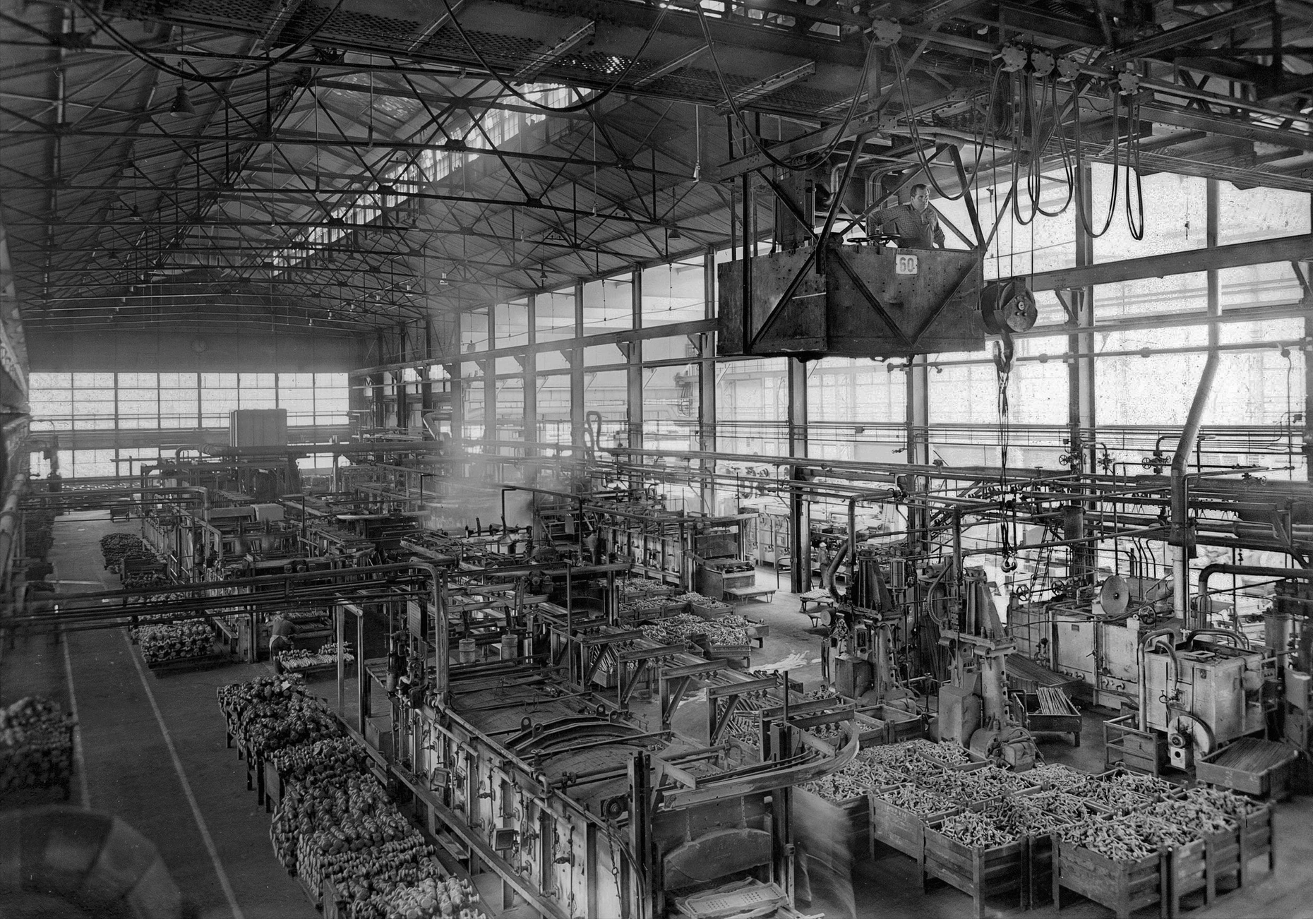 „Laut, heiß, schmutzig“: die Rüsselsheimer Opel-Schmiede im Jahr 1950