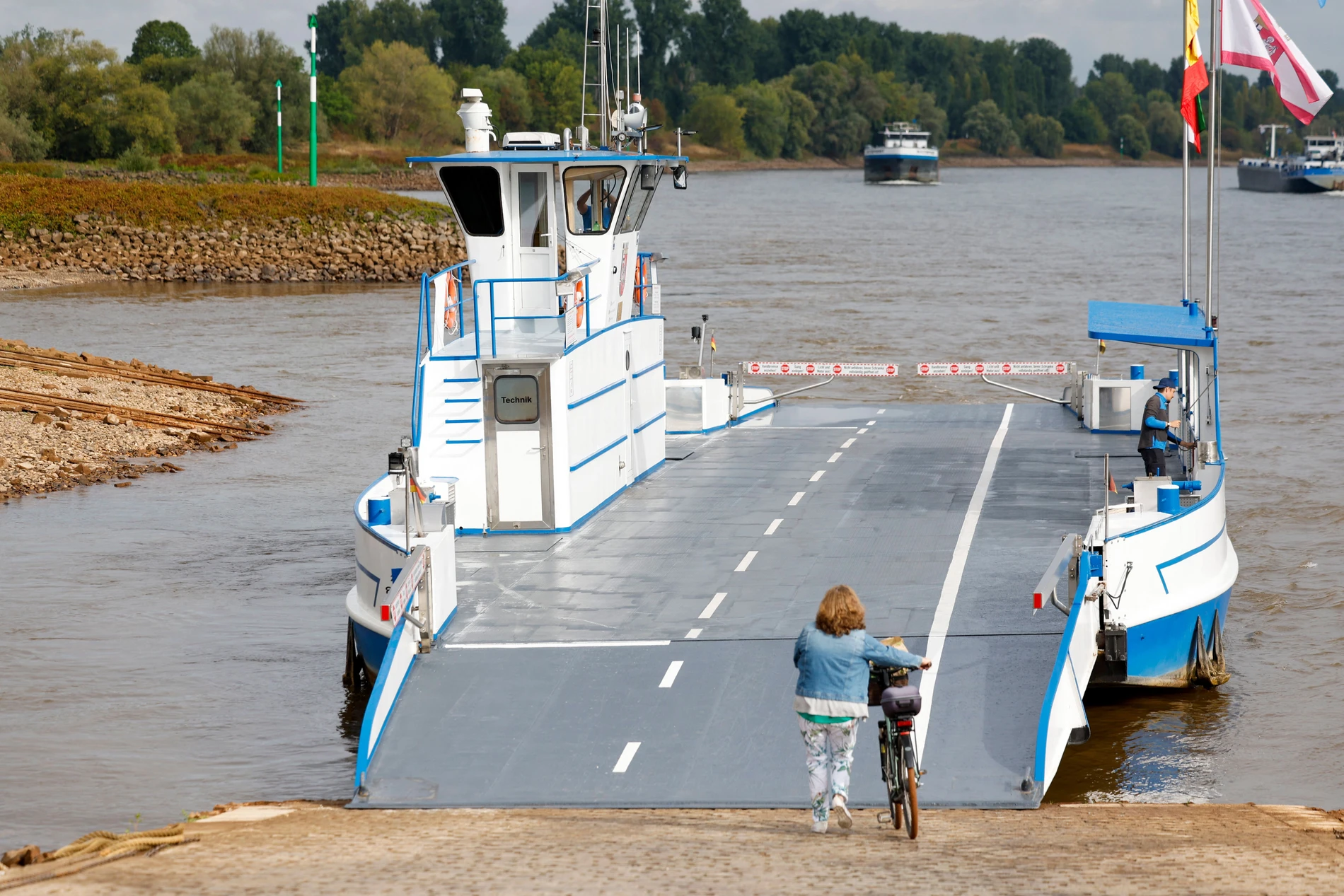Niedrigwasser: Fähren auf dem Rhein fahren wieder