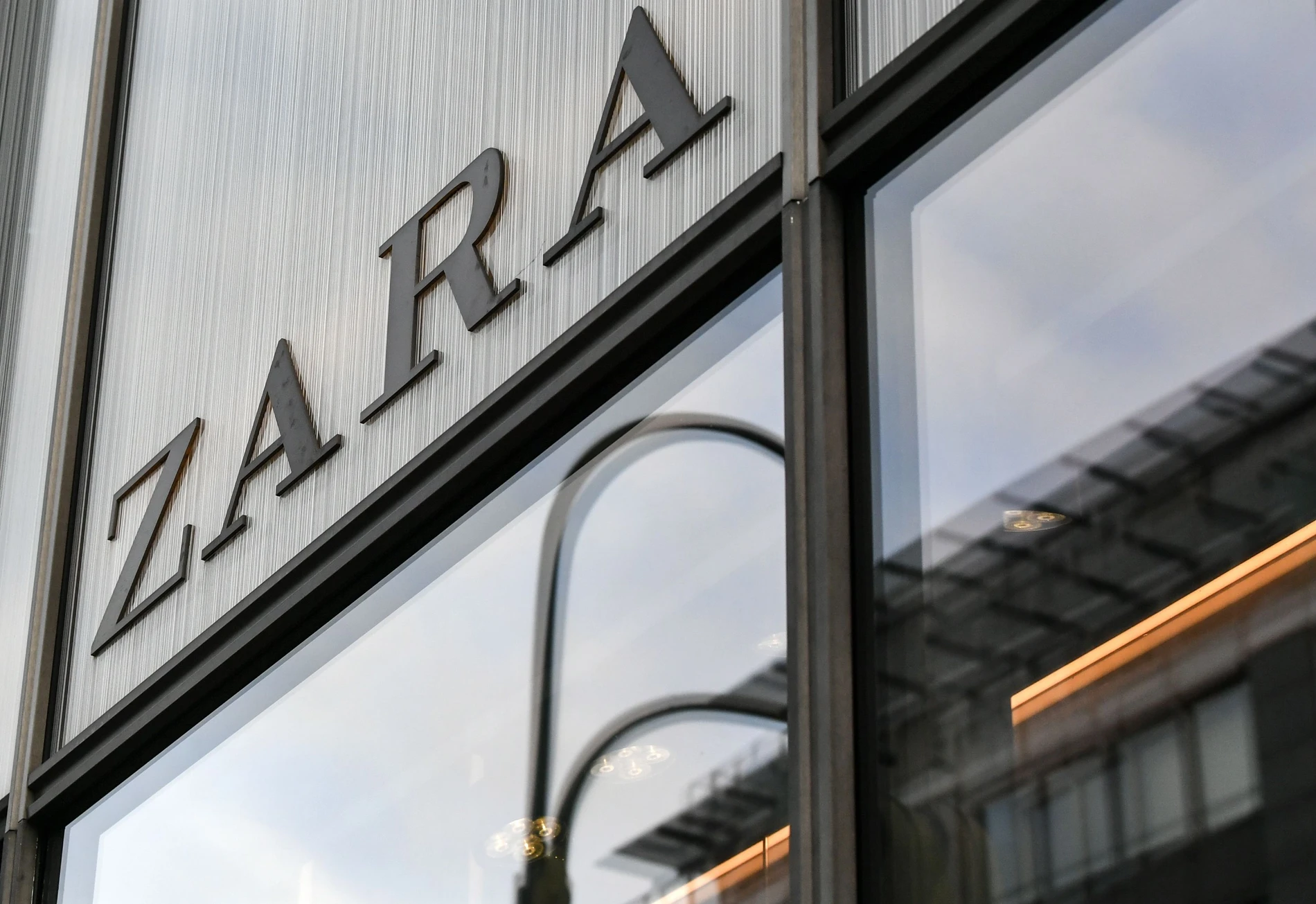 Ähnlichkeit zu KZ-Kleidung – Zara zieht Kostüm zurück