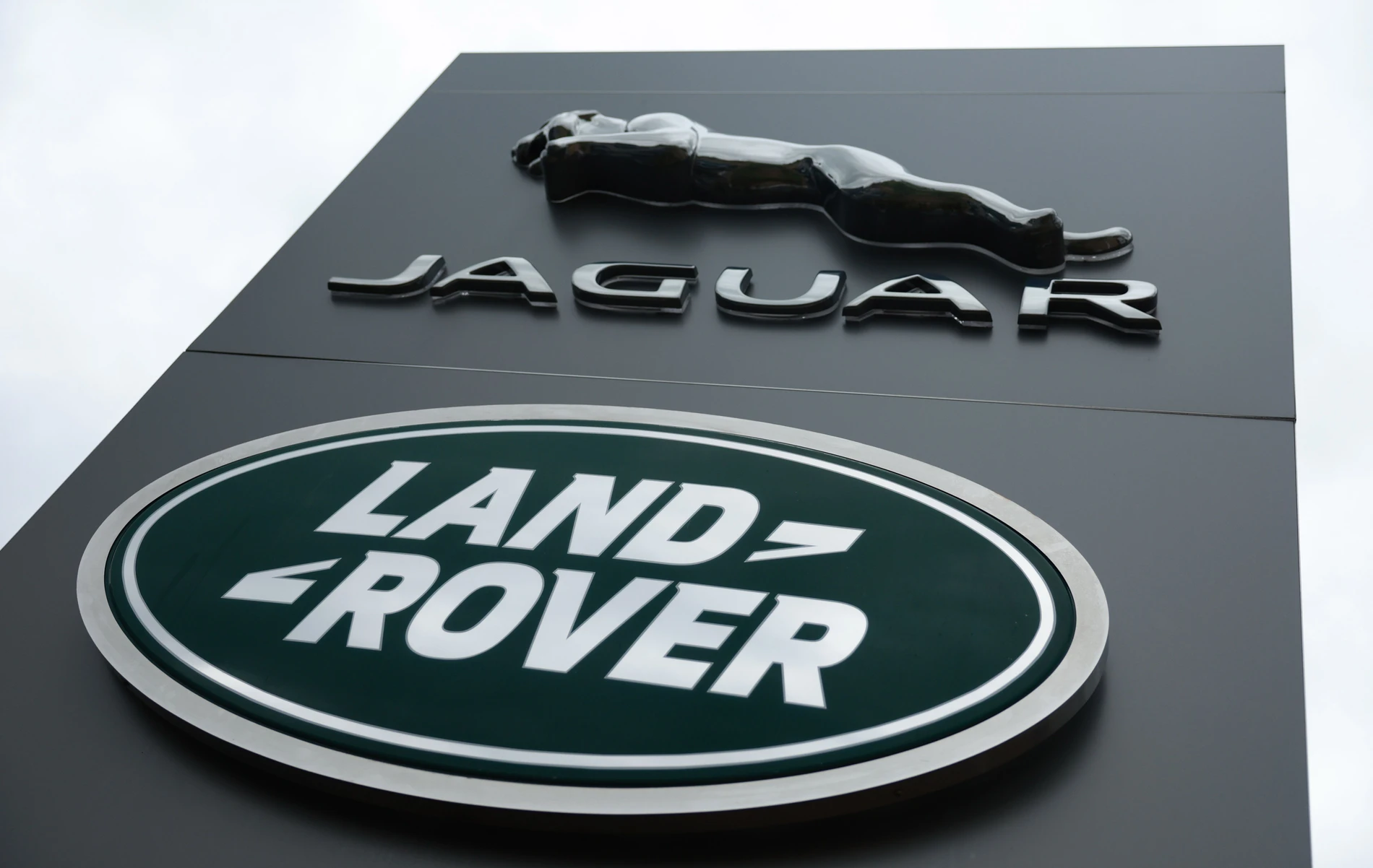 Jaguar Land Rover streicht 4000 Stellen in Großbritannien