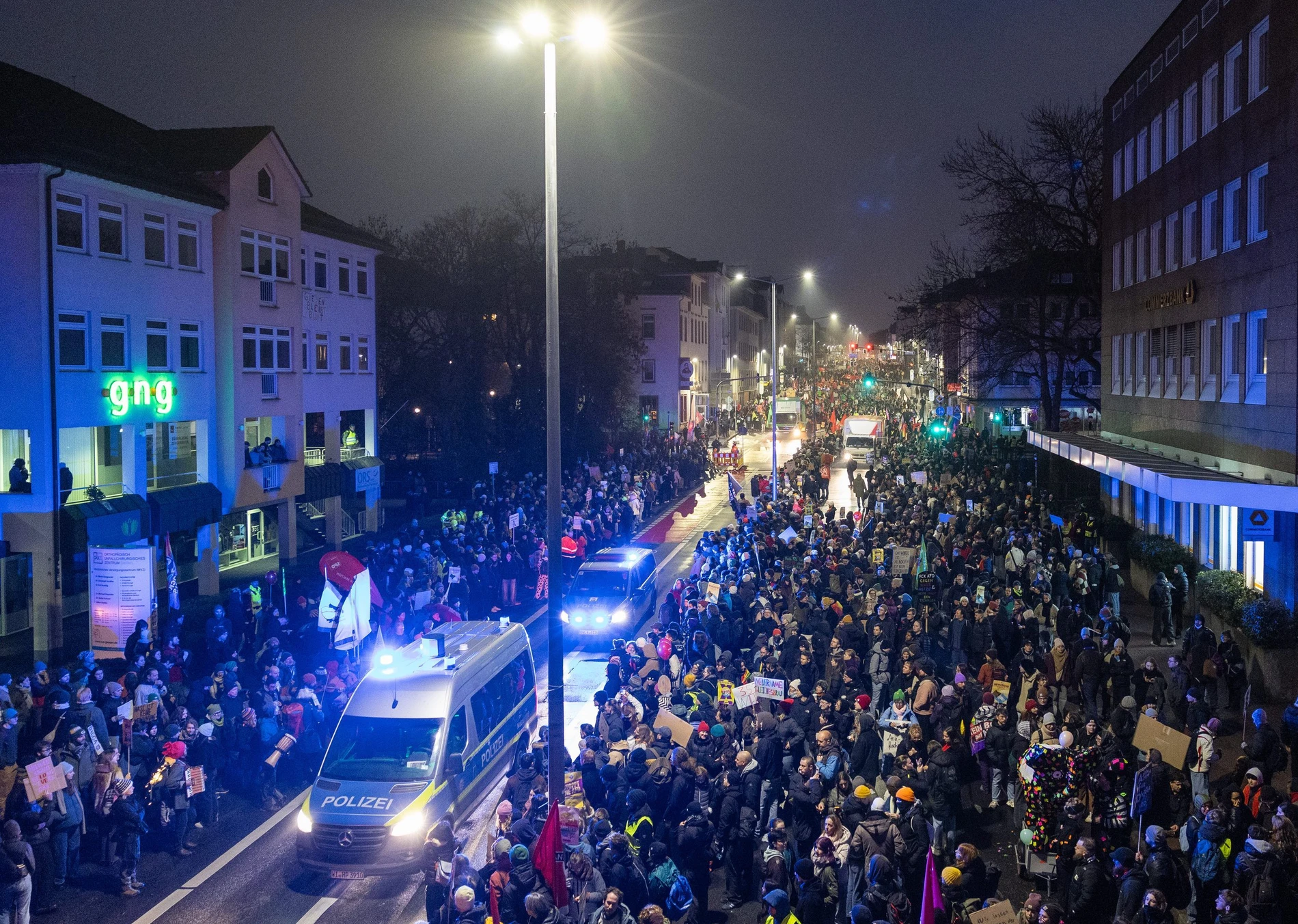 Image for Angriffe auf Reporter bei Anti-AfD-Demos: DGB und DJV reagieren
