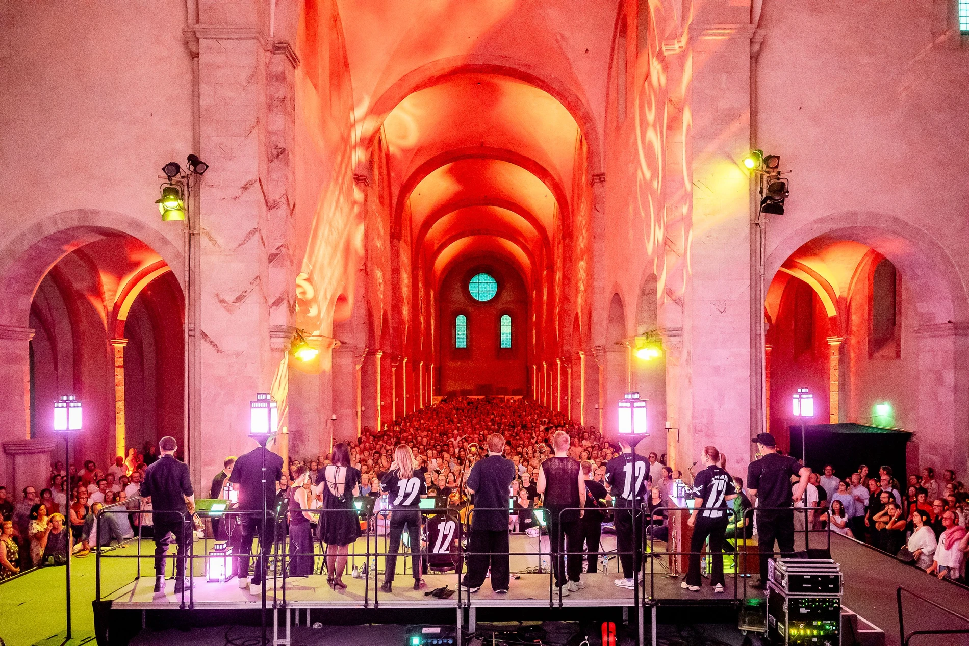Jazzrausch Bigband begeistert im Kloster Eberbach
