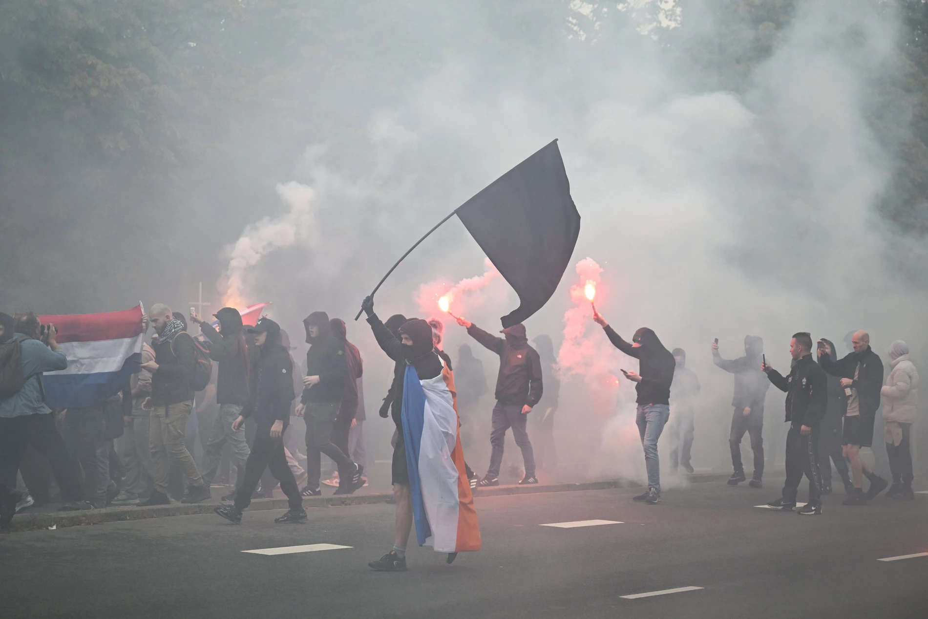 Rechtsextreme randalieren in Den Haag: 24 Festnahmen