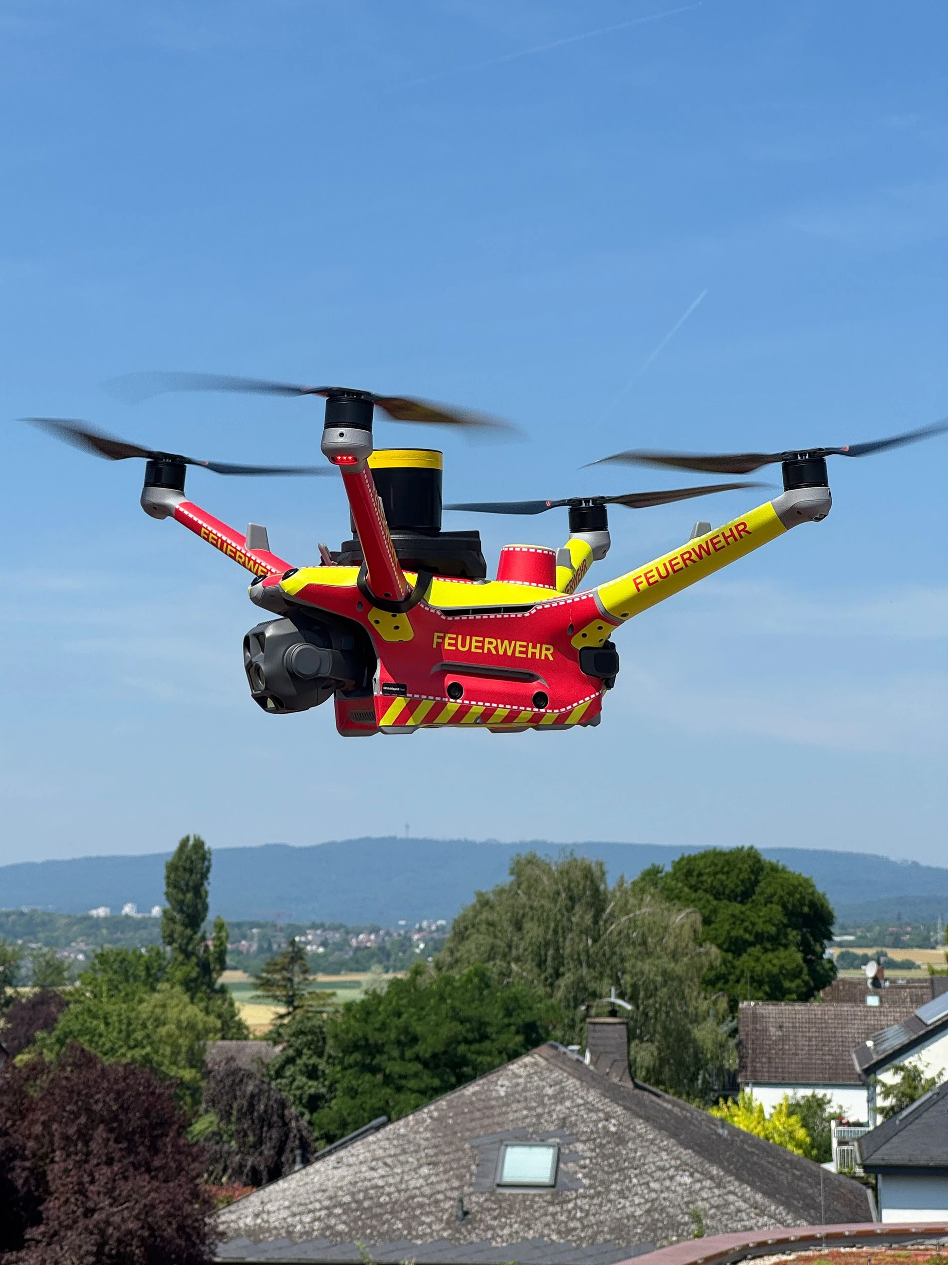Feuerwehr Wiesbaden: Drohnen fliegen voraus zum Einsatzort