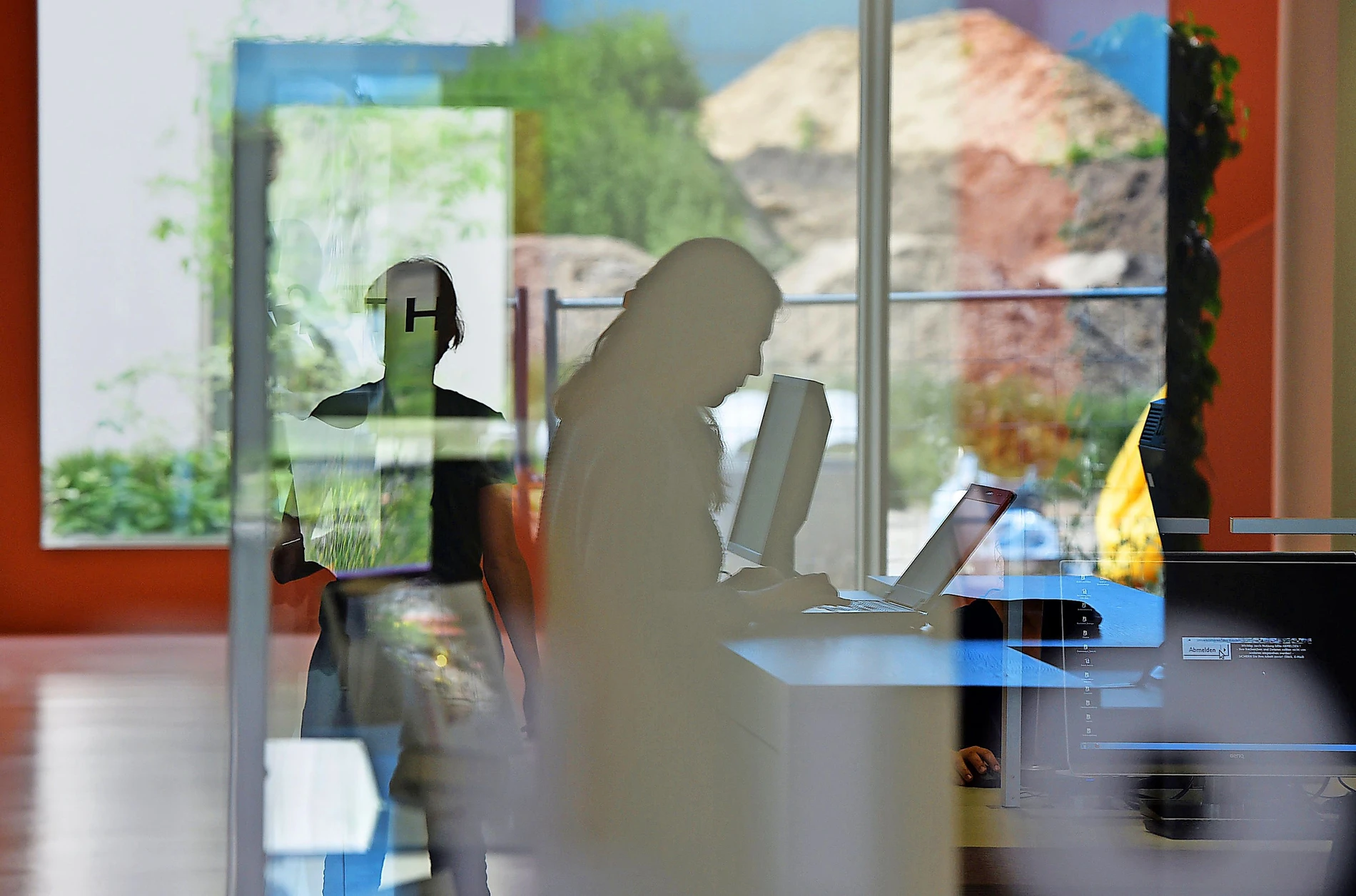 Uni-Abschlussarbeiten schreiben lassen: Macht die KI Ghostwriter  berflssig? | FAZ