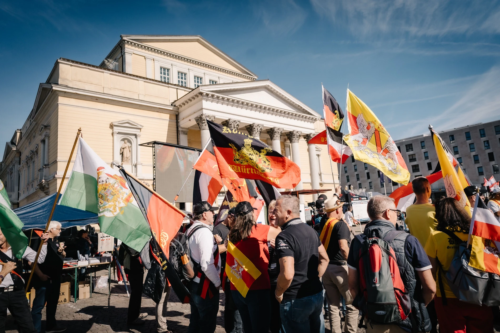 Darmstadt: 200 Reichsbürger und 800 Gegendemonstrationen in der Innenstadt