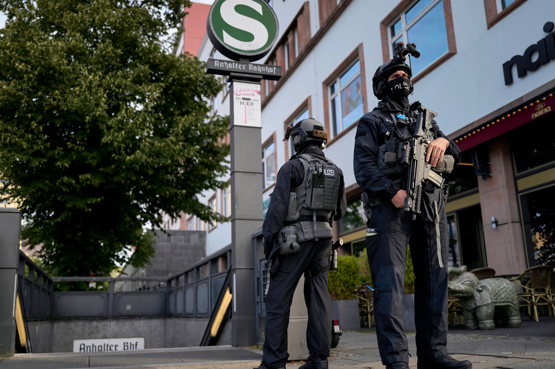 Liveticker zu Polizeilage bei CSD: Polizei startet Suche nach dem Tatverdächtigen | FAZ