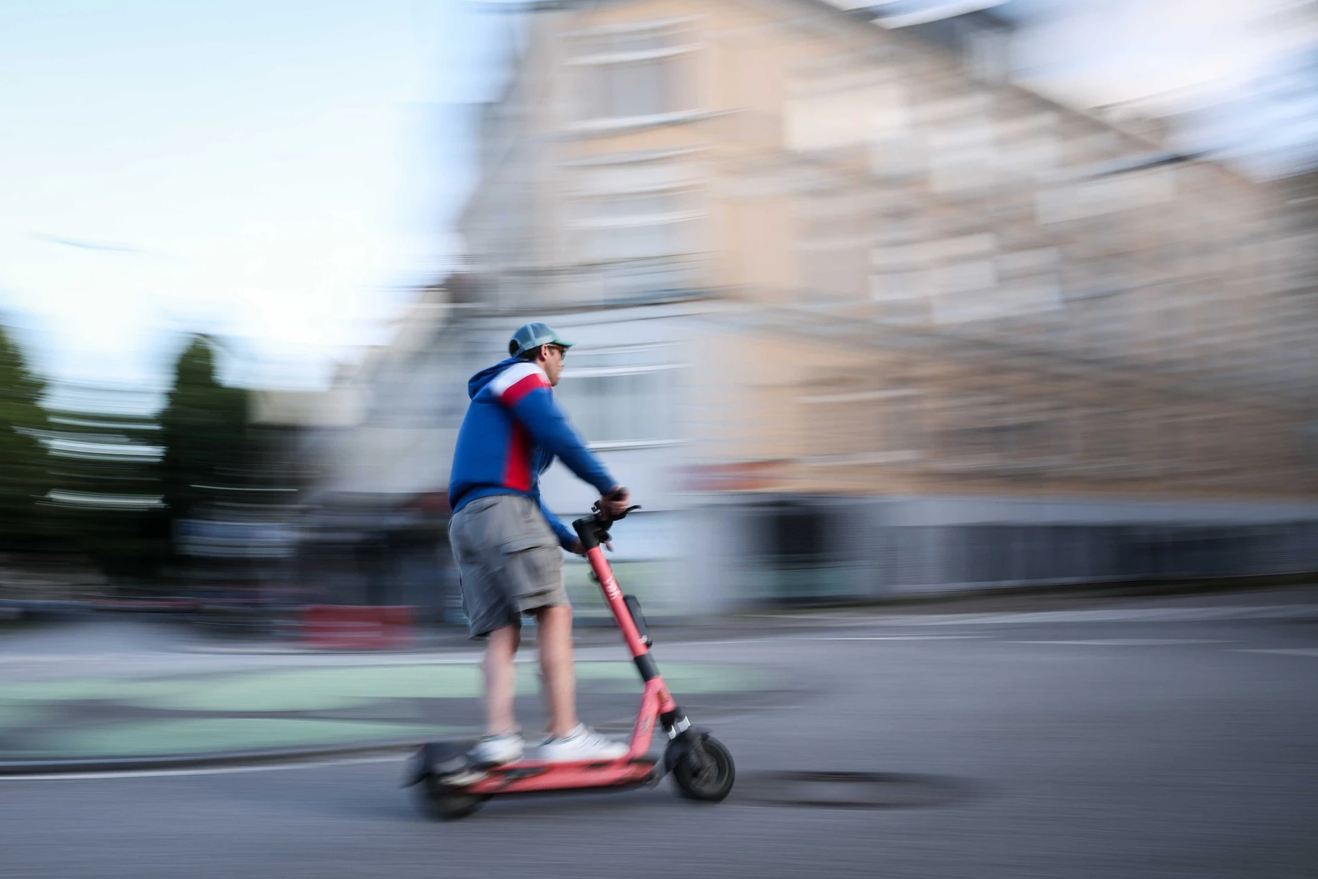 Unfälle im Kassel: Wann Alkoholfahrten auf E-Scootern als Straftat gelten