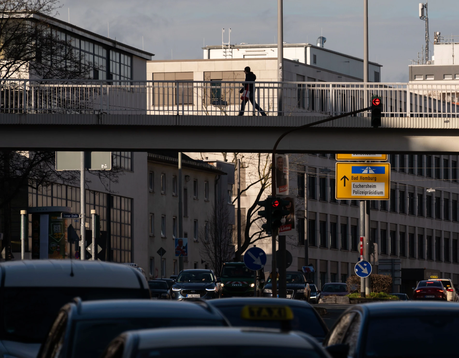 Eine Brücke wird abgerissen und hinterlässt nur Verlierer