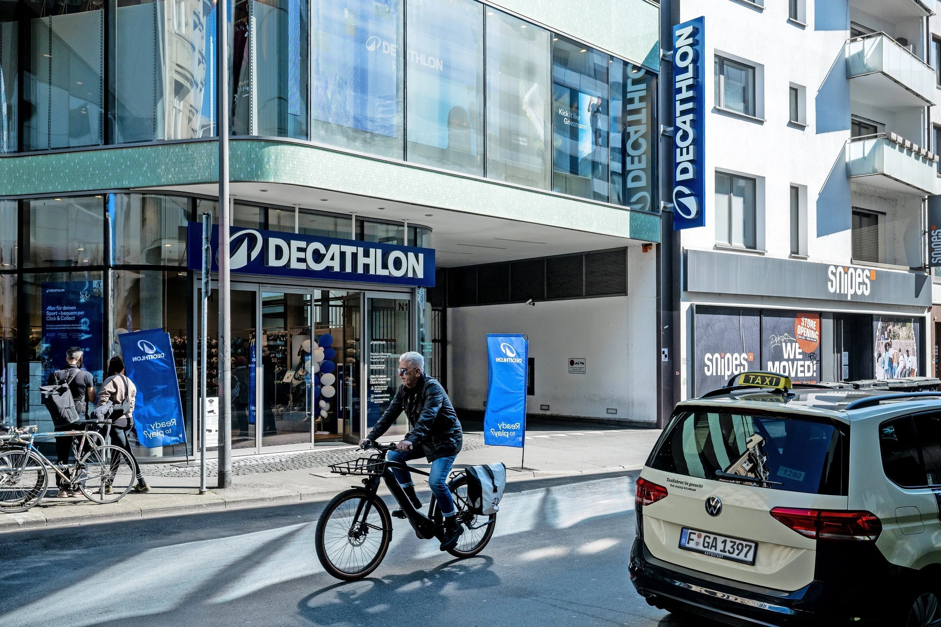 Frankfurt: Neue Decathlon Sportfiliale mit Werkstatt erffnet | FAZ