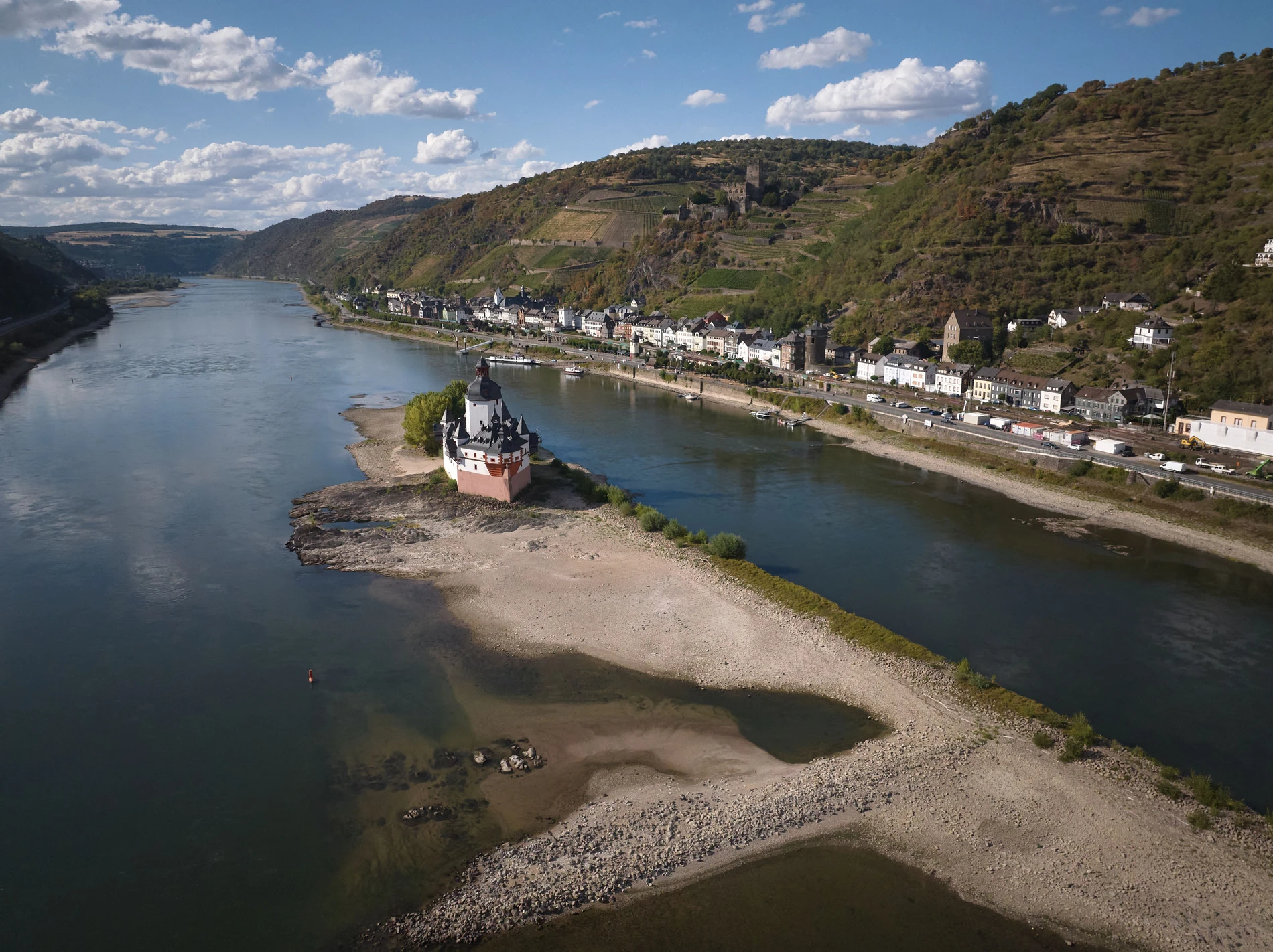 Ausbleibender Regen könnte Rhein zweiteilen