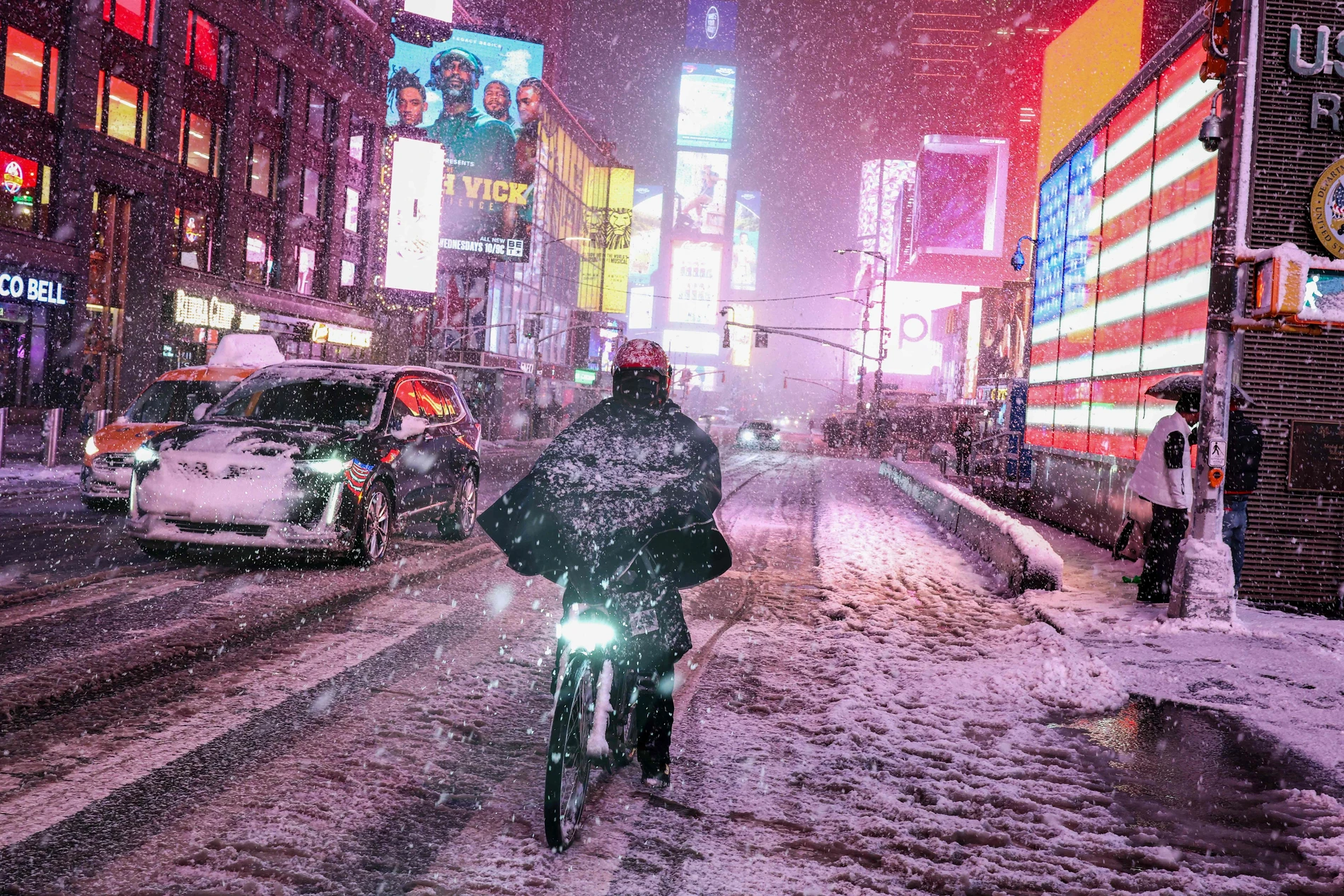 Verschneiter Times Square in New York während eines Blizzards