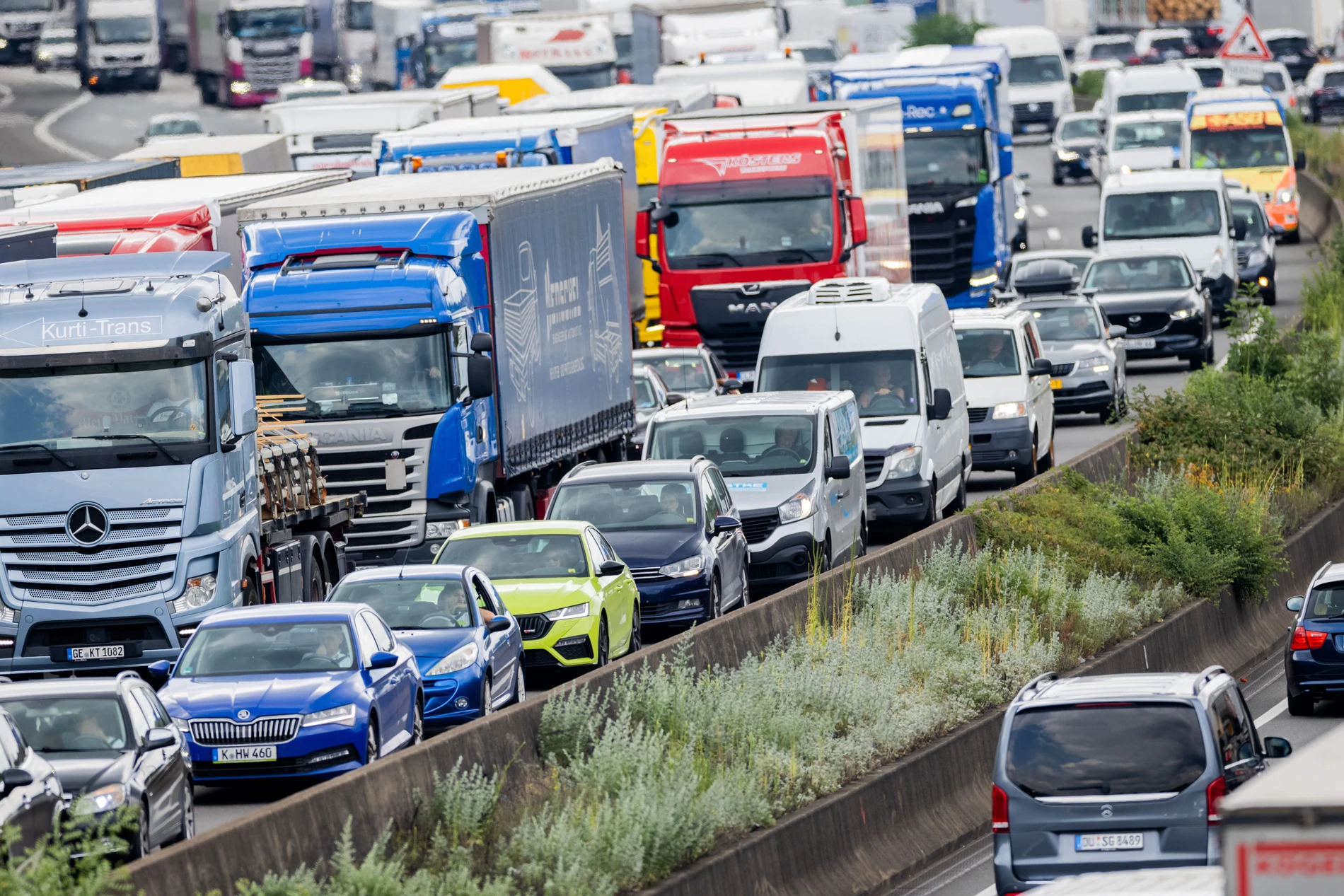 Umweltschützer kritisierten Lockerung von Fahrverboten für Lkw