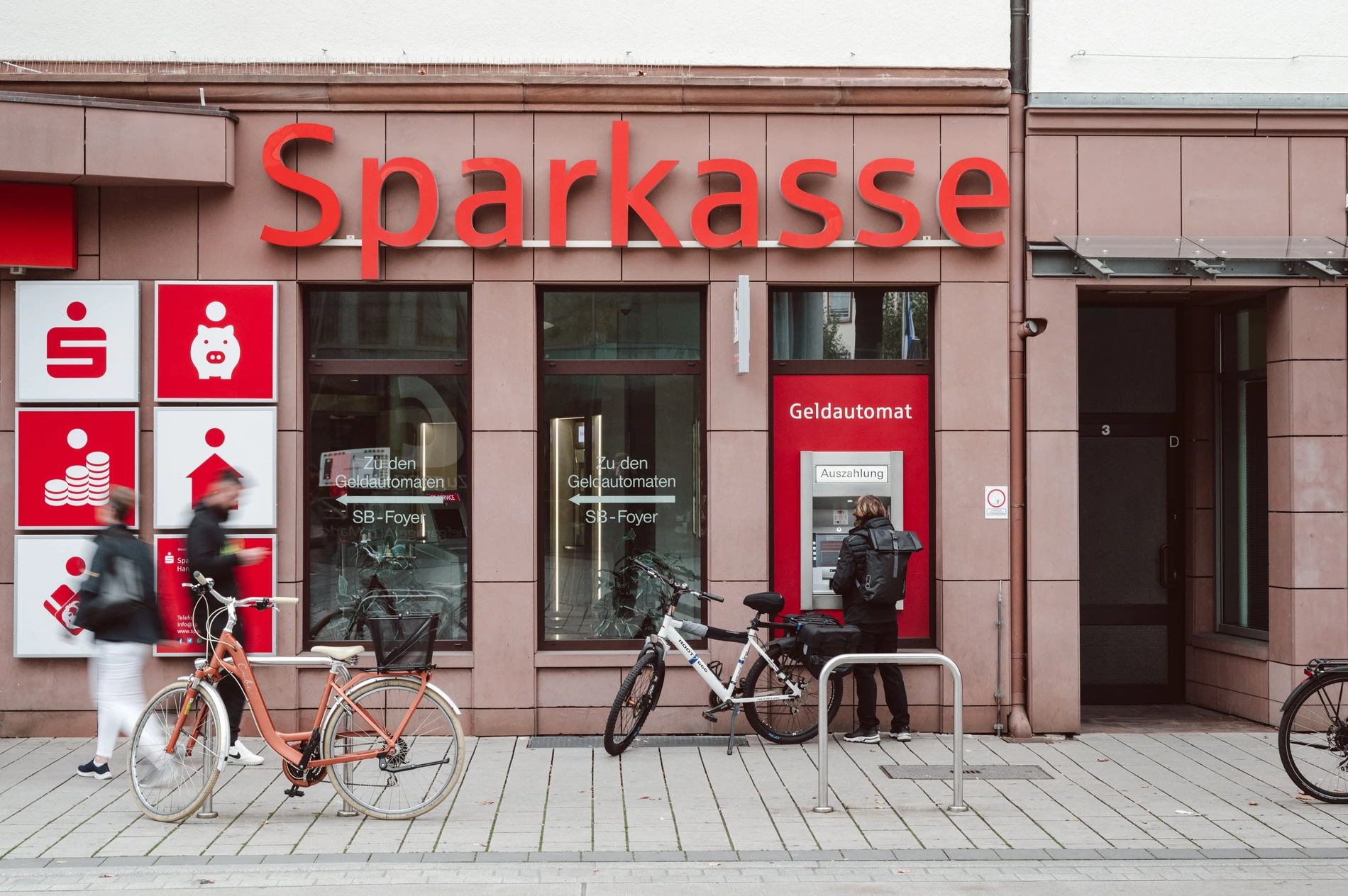 Sparkassenchefs ganz vorne: Was die Geschäftsführer kommunaler Unternehmen verdienen