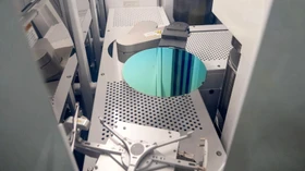 Siliziumwafer werden am Hauptsitz von Micron Technology in Idaho maschinell sortiert. Der Chiphersteller meldete im Juni für sein drittes Geschäftsquartal einen Rekordumsatz.