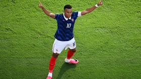 Kylian Mbappé zelebriert Zauberfußball und trifft auch ins Netz