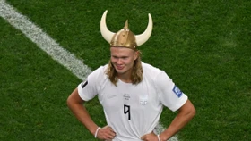 Stolzer Wikinger: Erling Haaland posiert nach dem Sieg gegen die Elfenbeinküste.