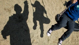 Spielplatz in Braunschweig: Eine Elternzeit kann das Wirgefühl stärken.