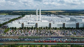 Das Volkswagen-Werk in Zwickau steht exemplarisch für eine deutsche Industrie, die gleichzeitig chinesischen Wettbewerbsdruck und explodierende Halbleiterkosten absorbieren muss.