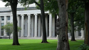 Trump nimmt Ausweisungsdrohung gegen ausländische Studenten zurück