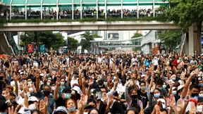 Wer des Königs Autokonvoi stört