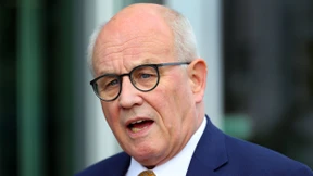 Alle Blicke auf Kauder