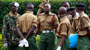 Dutzende Polizisten getötet 