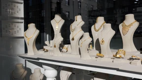 Koffer mit millionenteurem Schmuck gestohlen