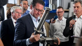 Scheuer lehnt Nachrüstung von PKW ab