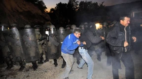 Kfor räumt Barrikaden