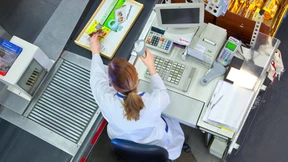 Im Supermarkt wird jetzt die Kreditkarte gezückt